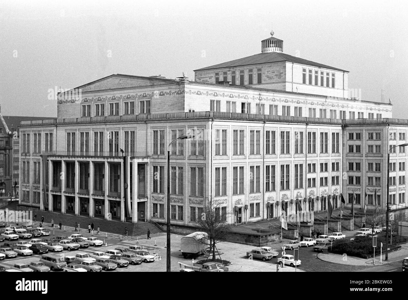 04 May 1980, Saxony, Leipzig: The Leipzig Opera House on Karl-Marx-Platz was built in 1954-1960 according to a design by Kunz Nierade and Kurt Hemmerling. Photo: Volkmar Heinz/dpa-Zentralbild/ZB Stock Photo