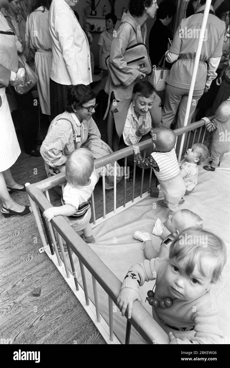 25 February 1980, Saxony, Leipzig: Kindergarten children receive a