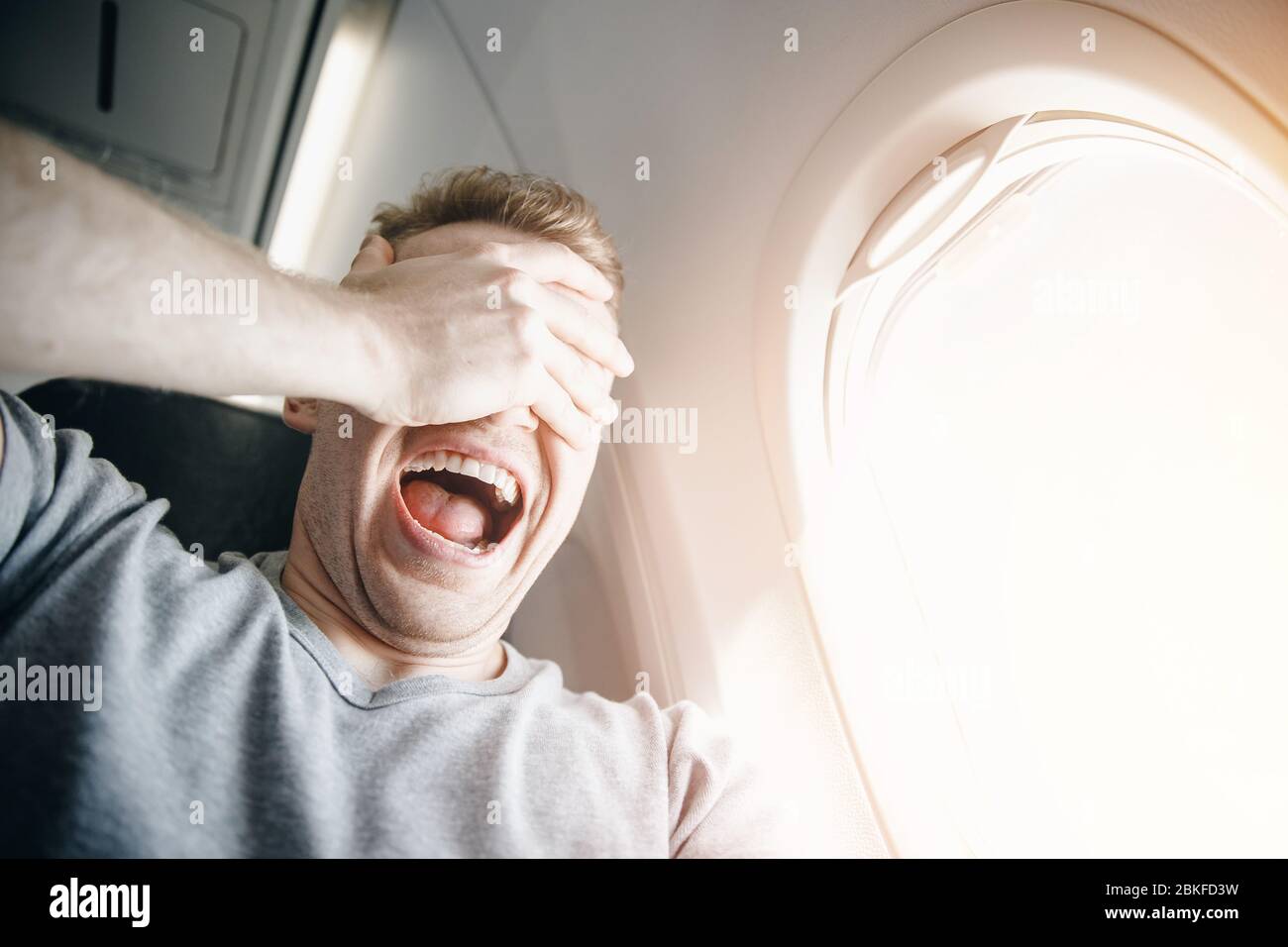 Страх самолетов. Is afraid flying. Is afraid flying. Is afraid flying. Страх летать на самолете.