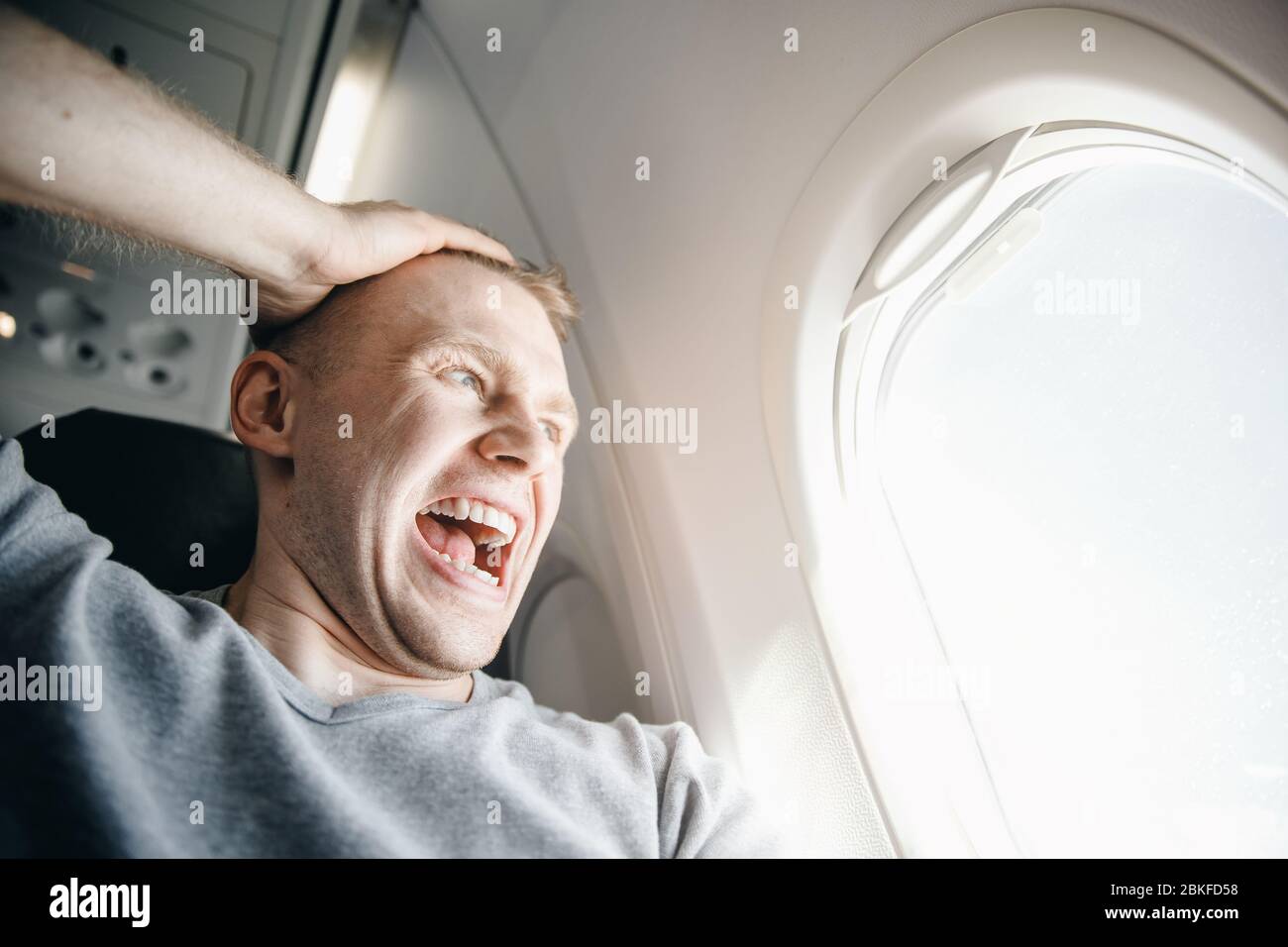 Страх летать на самолете фобия. Боязнь летать сток фото. Аэрофобия (2002). Самолет с пассажиром. Пилот самолета.