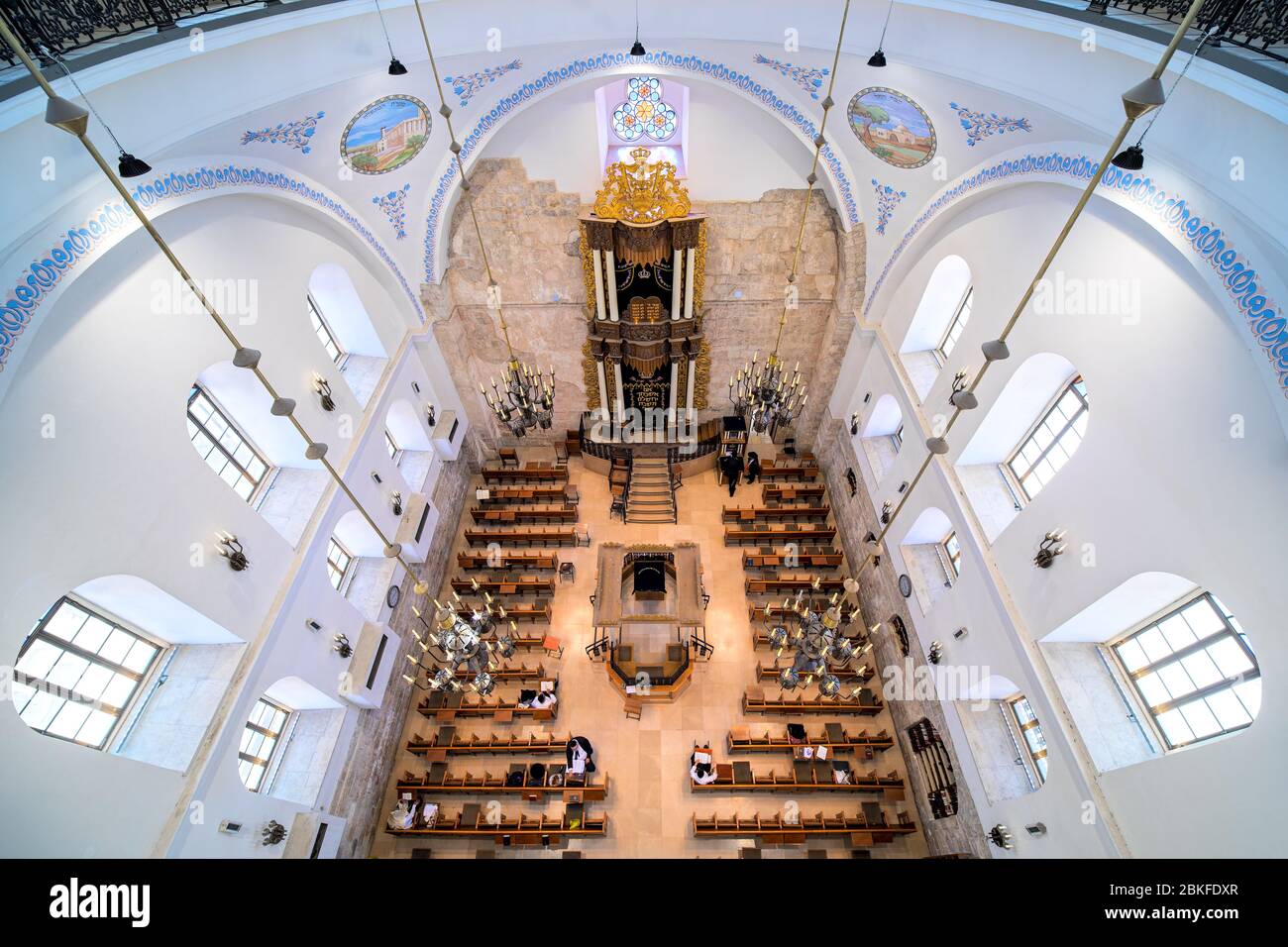 File:Interior de la sinagoga Hurva, Jerusalén, Israel, 2017 04.jpg