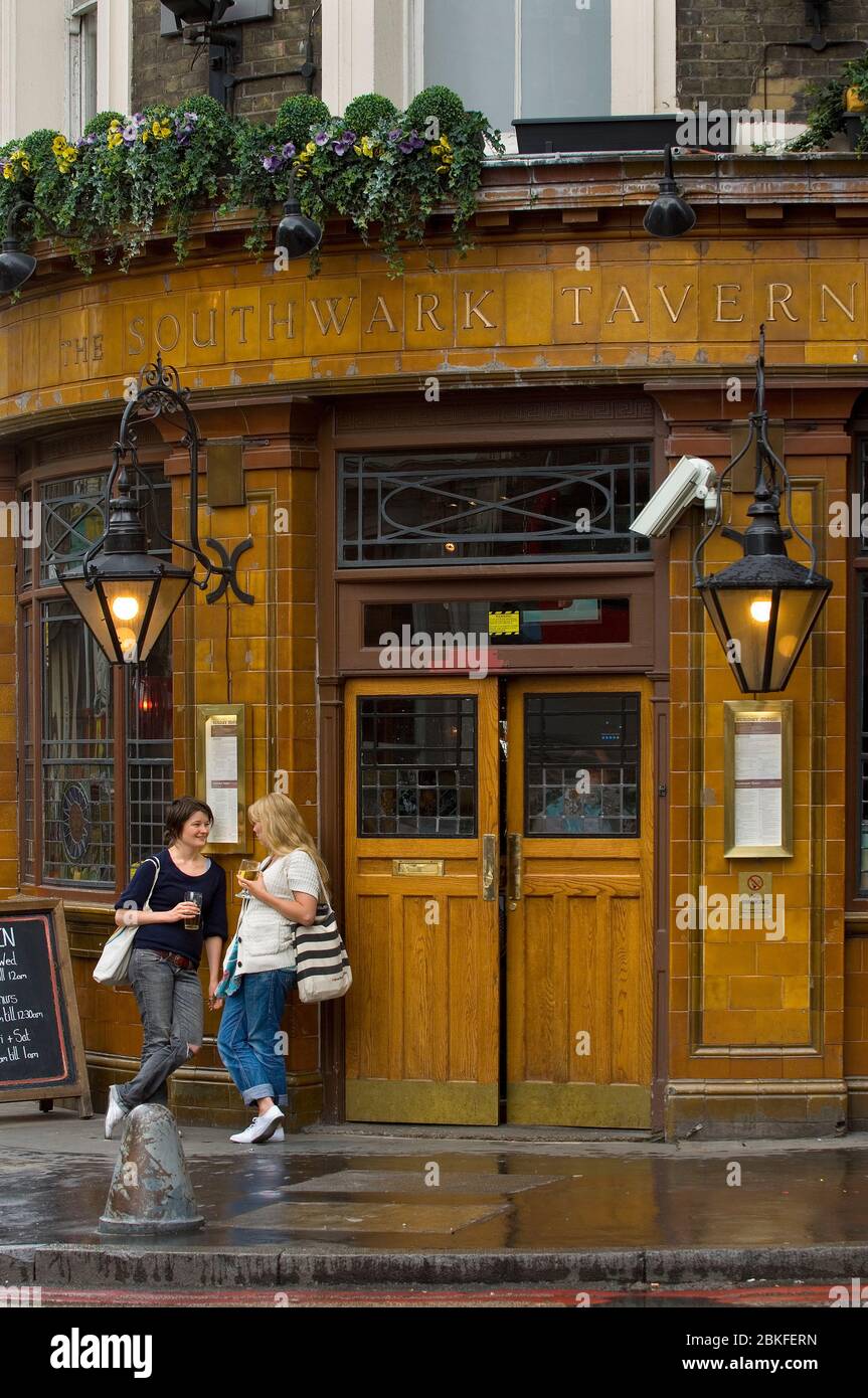 Two women drinking outside the Southwark Tavern London pub,London, England Stock Photo