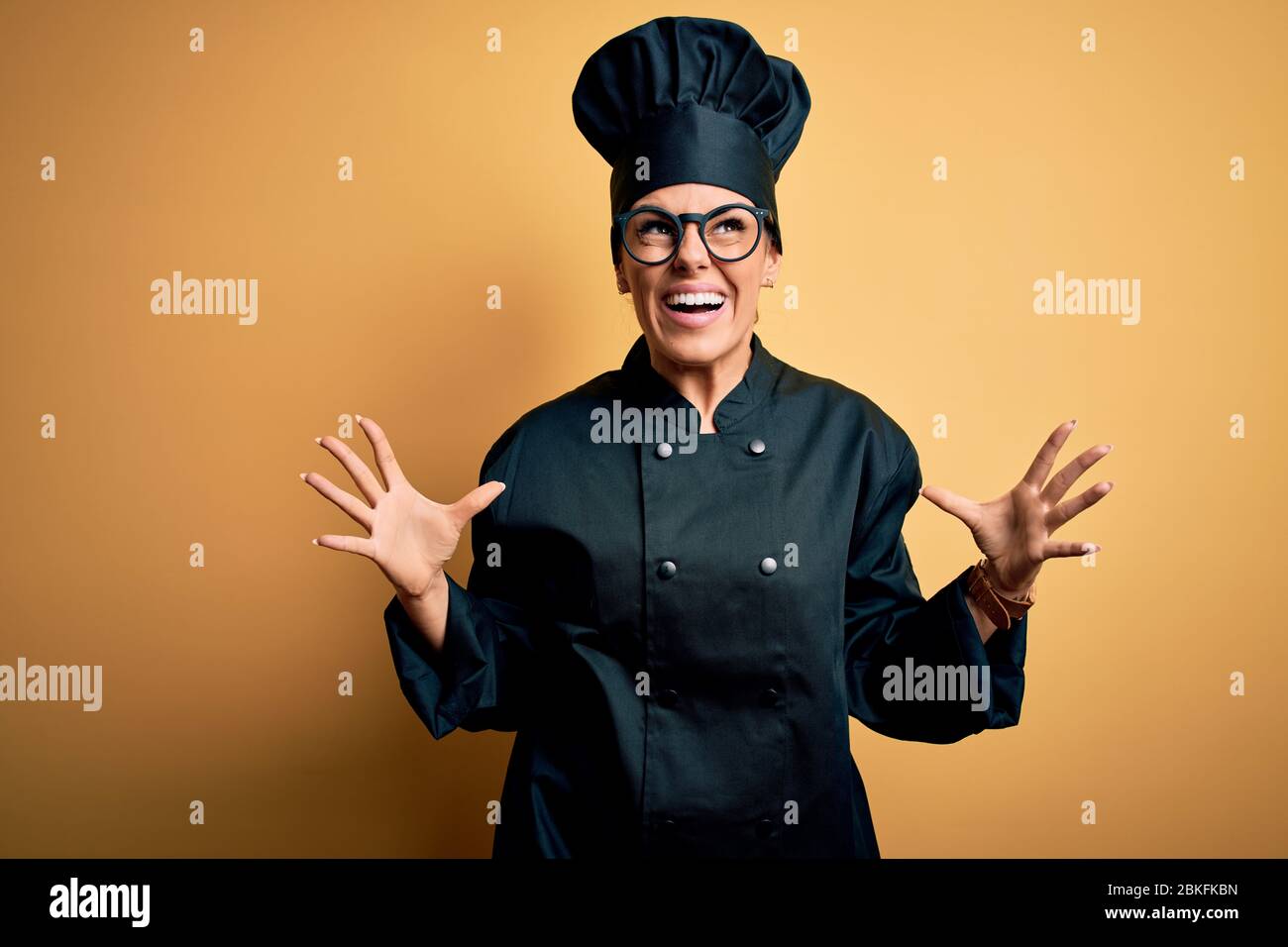 Unhappy angry mad woman chef hi-res stock photography and images - Alamy