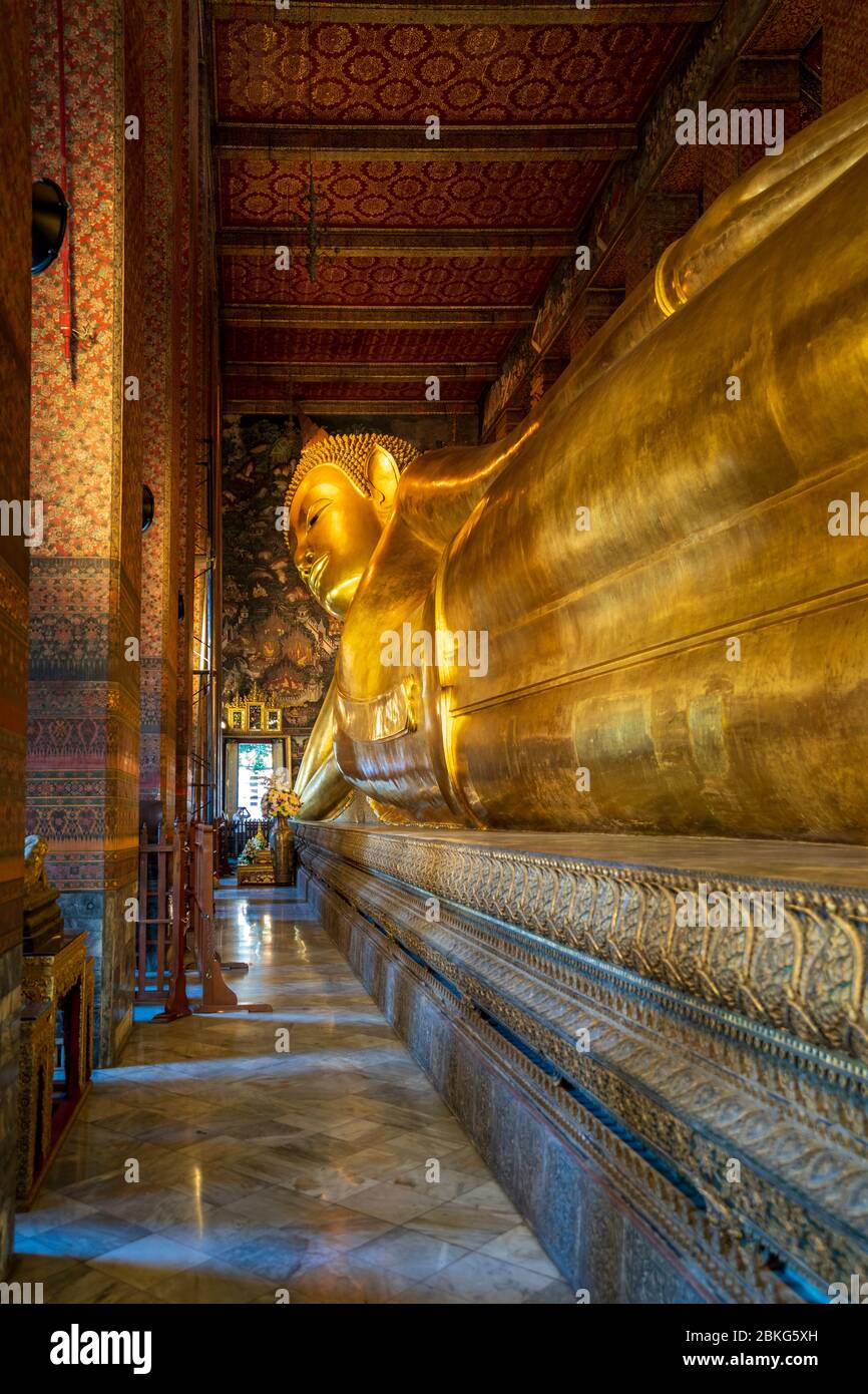 Reclining golden Buddha in Wat Phra Chetuphon (Wat Pho) temple, Bangkok, Thailand, Southeast Asia, Asia Stock Photo