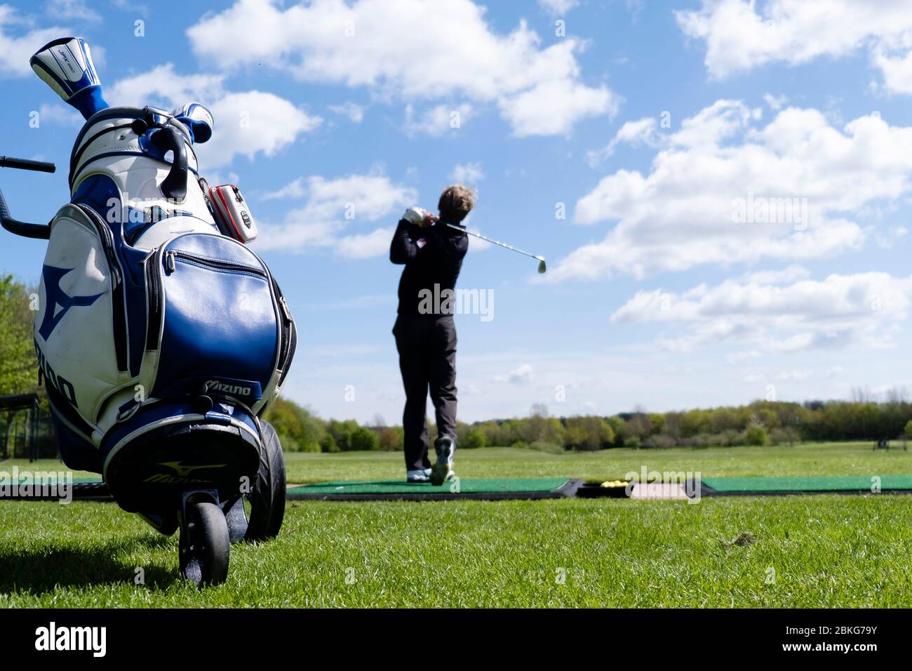 04 May 2020, SchleswigHolstein, Dänischenhagen A bag of golf clubs is