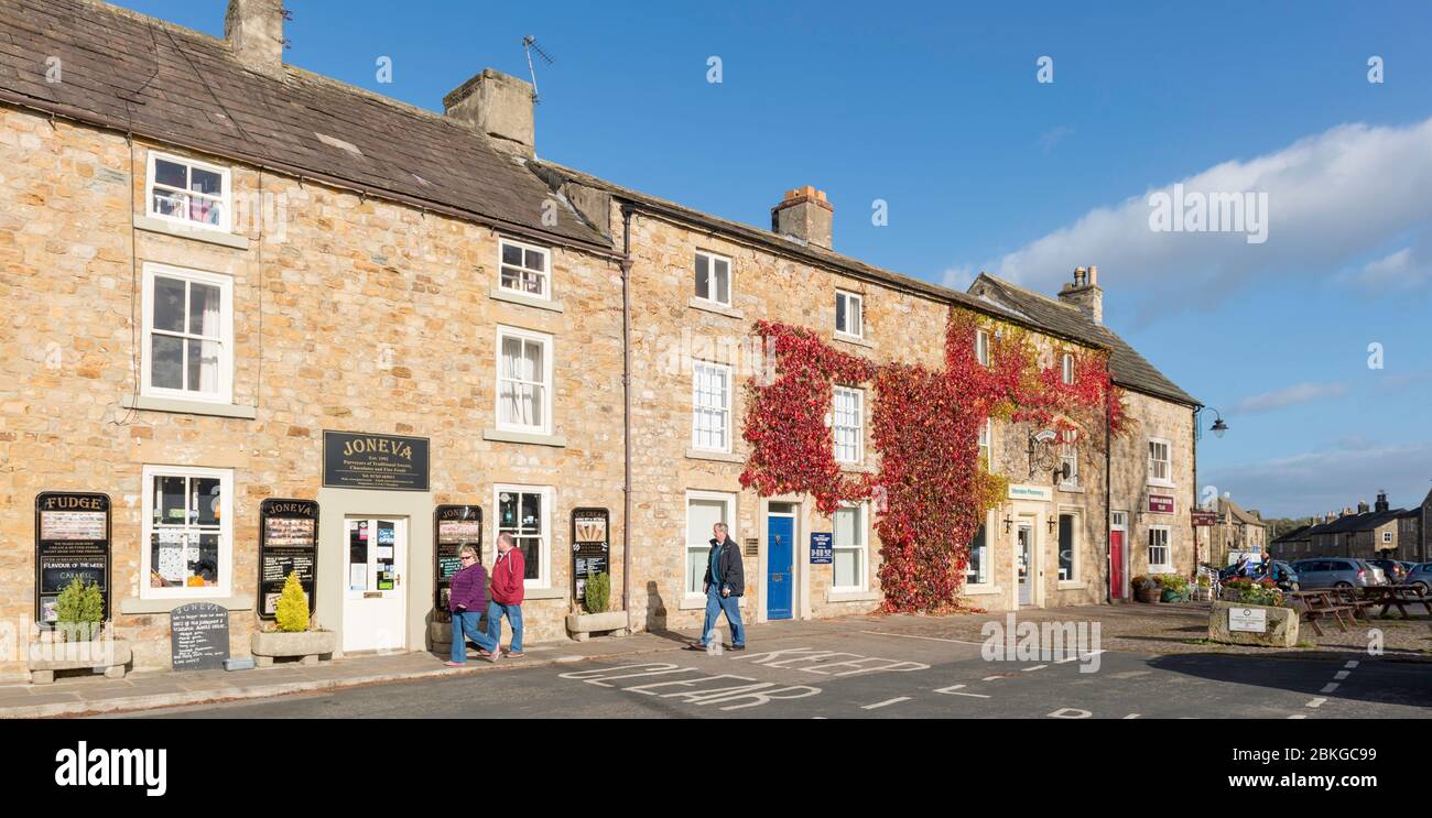 Autumn view of shops around the historic market square in Masham, North Yorkshire Stock Photo