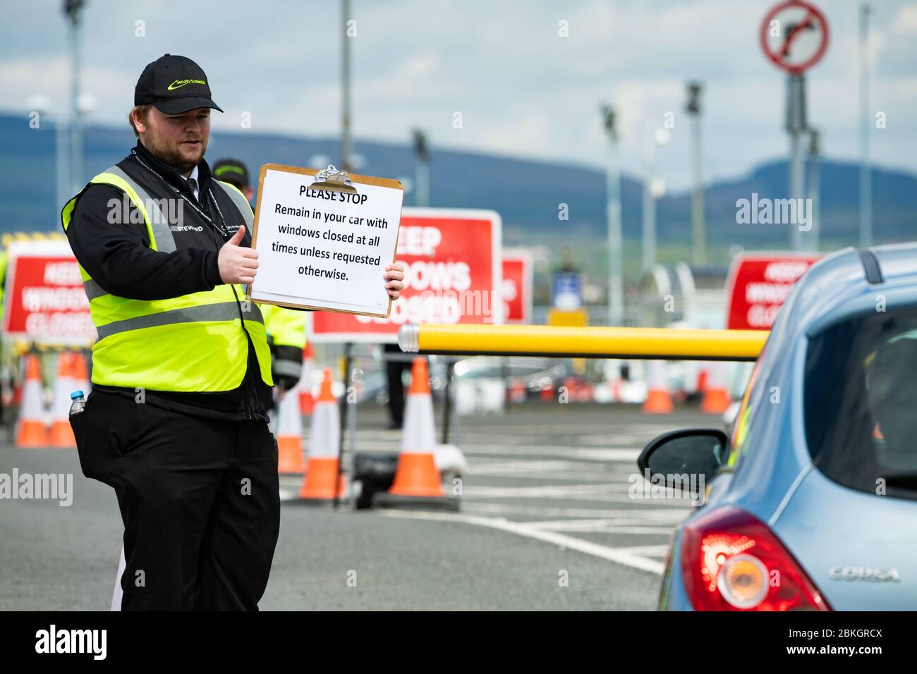 Glasgow, Scotland, UK. 4th May, 2020. Coronavirus testing at Glasgow Airport in the long stay carpark continues at a steady pace with no evidence of queuing at lunchtime today Credit: Kay Roxby/Alamy Live News Stock Photo