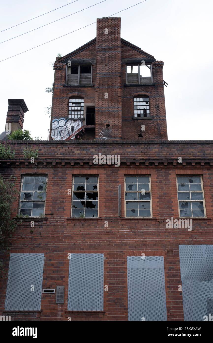 Derelict red brick factory building hires stock photography and images