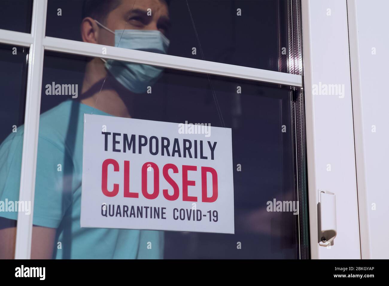 TEMPORARILY CLOSED sign on a door shop, restourant Stock Photo