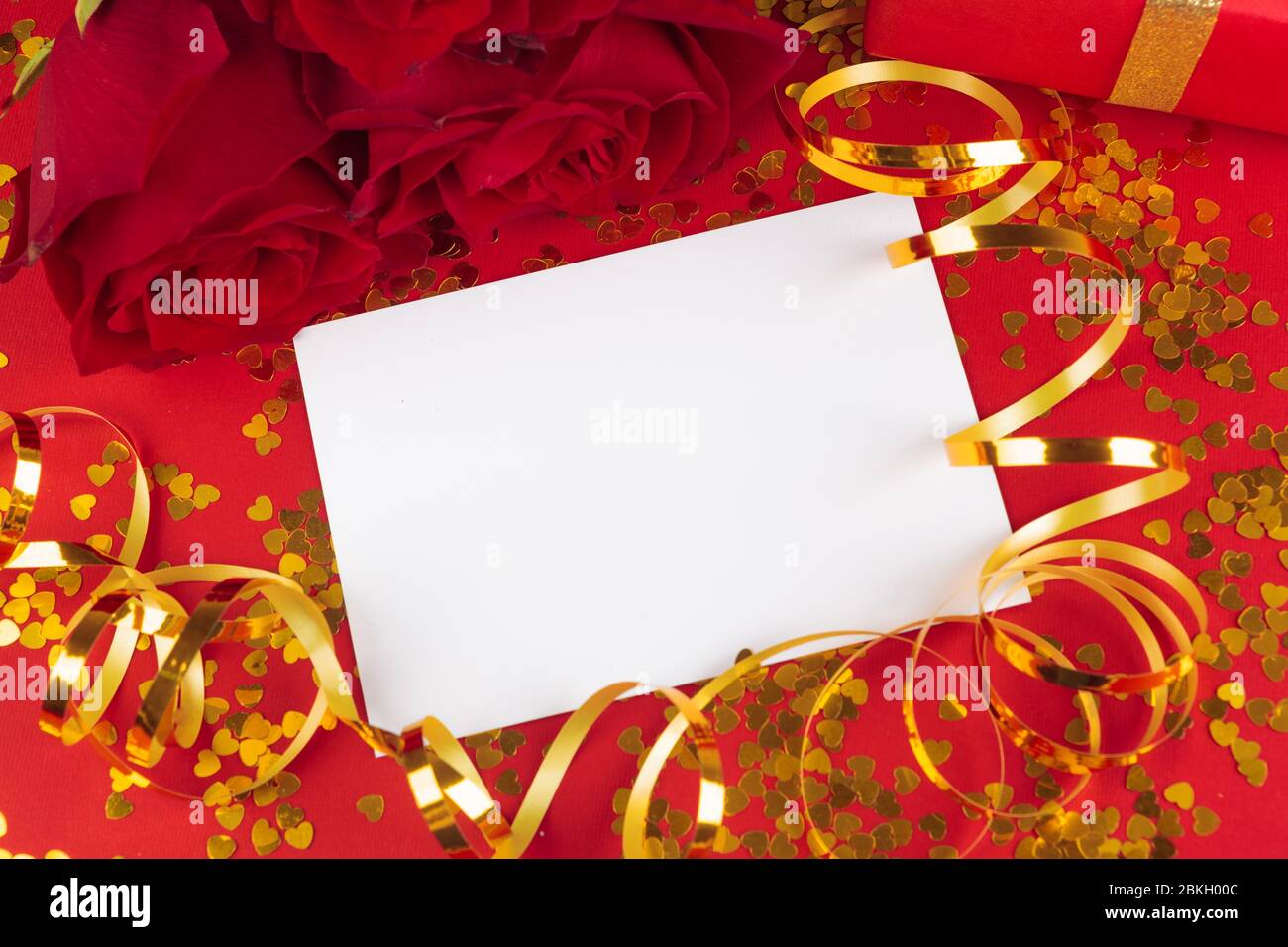 red rose and blank gift card for text Stock Photo - Alamy
