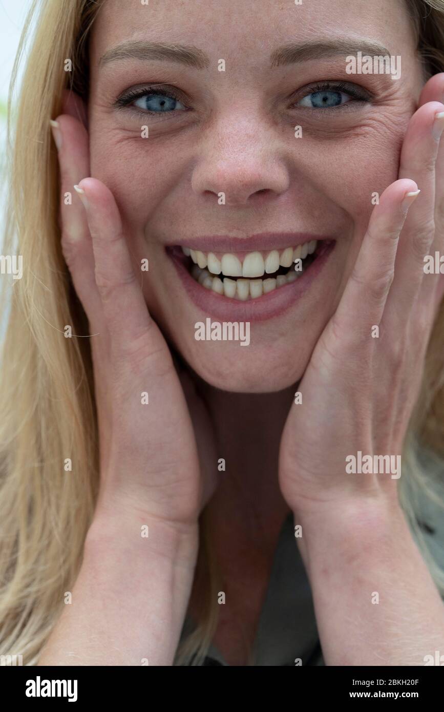 Woman eye close up surprise hi-res stock photography and images - Alamy
