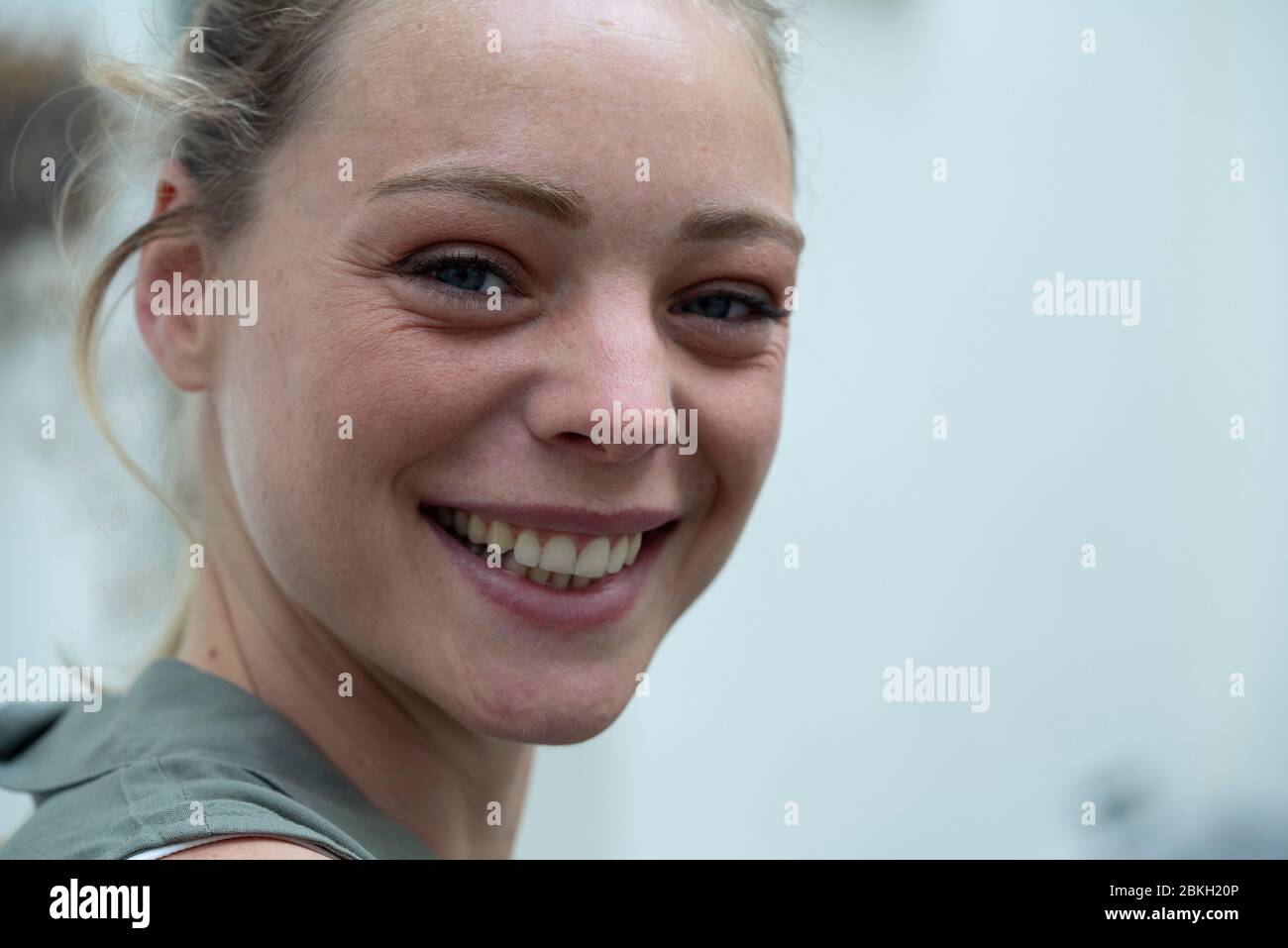 Close up young woman blue hi-res stock photography and images - Alamy