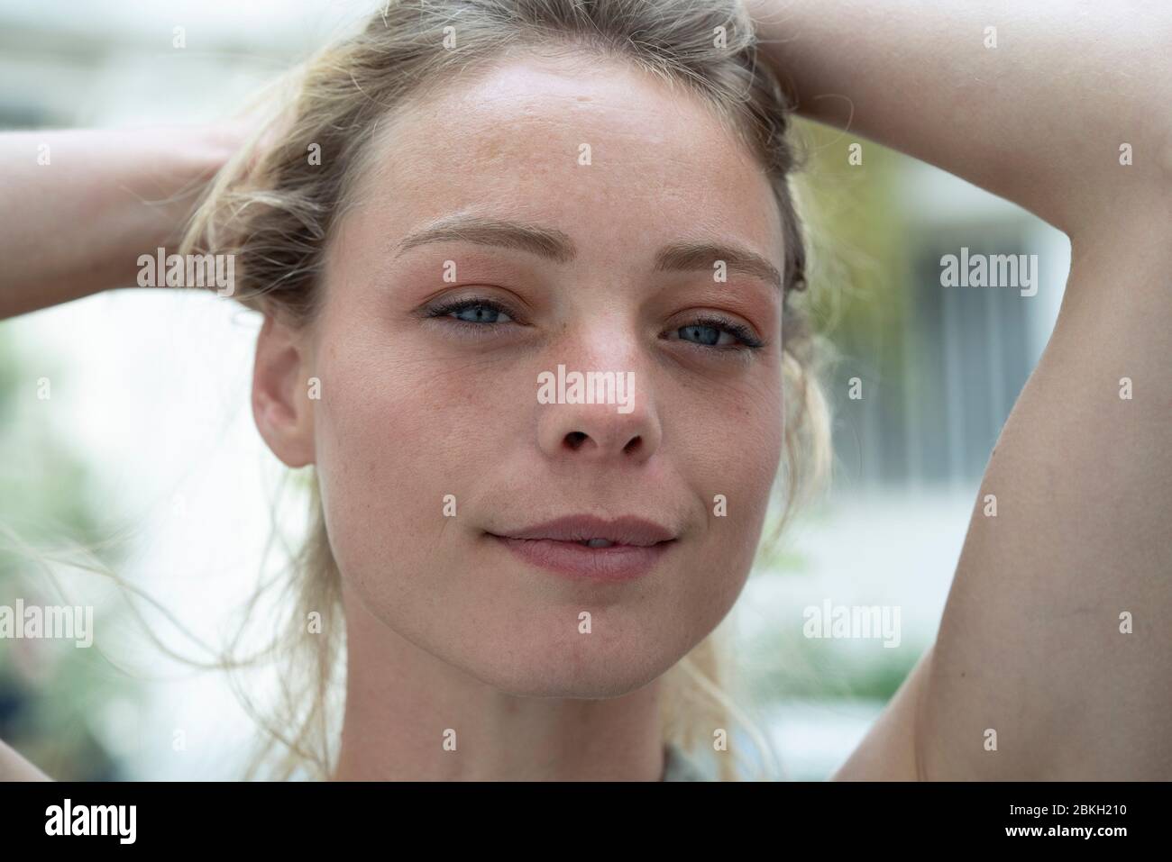 Woman hands behind head portrait hi-res stock photography and images ...
