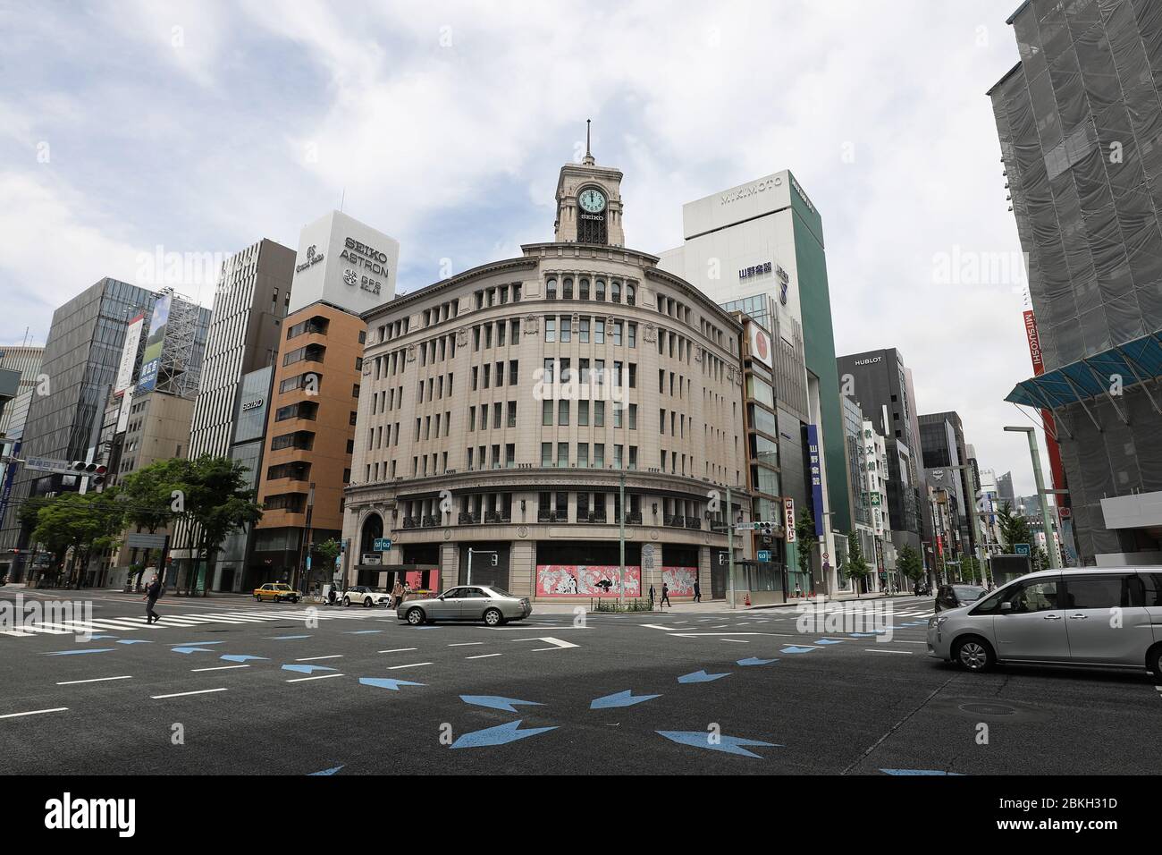 Tokyo, Japan. 4th May, 2020. Few people are seen in Ginza, Tokyo, Japan, on May 4, 2020. The Japanese government on Monday officially announced its decision to extend the nationwide state of emergency for COVID-19 by nearly a month until May 31. Credit: Du Xiaoyi/Xinhua/Alamy Live News Stock Photo