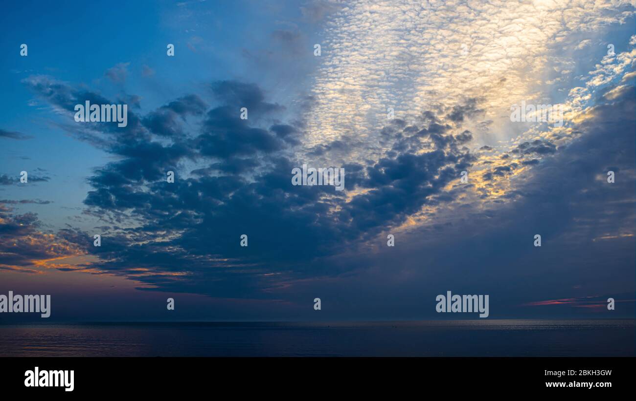 Horizon line panorama hi-res stock photography and images - Alamy