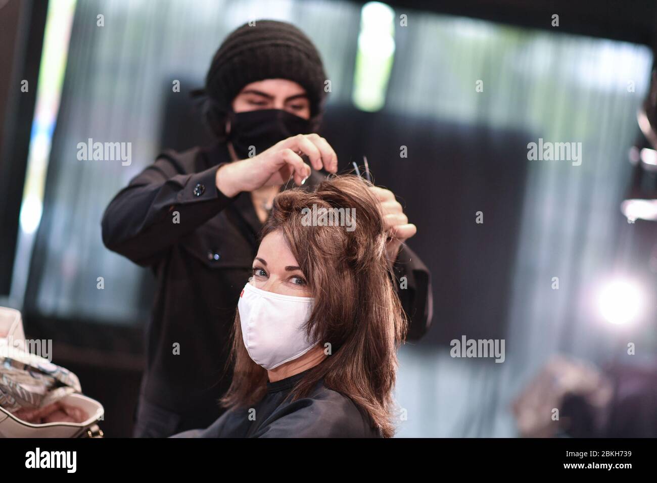 04 May 2020, Berlin Styling on the front line German hairdressers