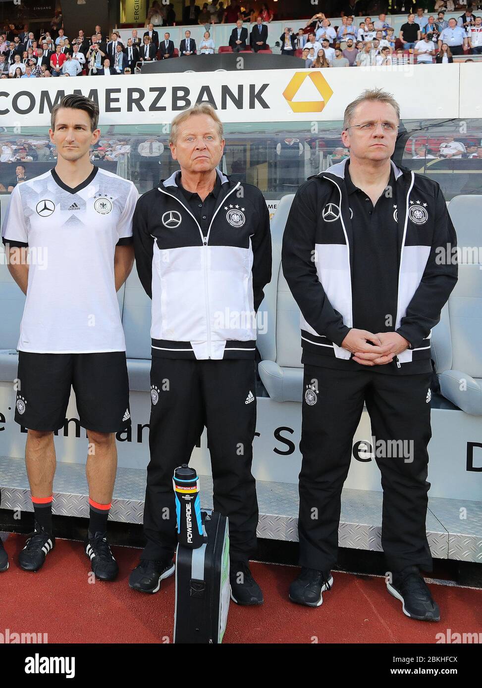 firo: 10.06.2017, Fuvuball, football, international, national team Germany, World Cup qualification, qualification, GER, Germany - San Marino 7: 0 bank, substitute bank with Bundescoach LvñW, SCHNEIDER, KvñPKE ,, COMMERZBANK, team doctor Prof. Dr. on the right . Tim Meyer | usage worldwide Stock Photo
