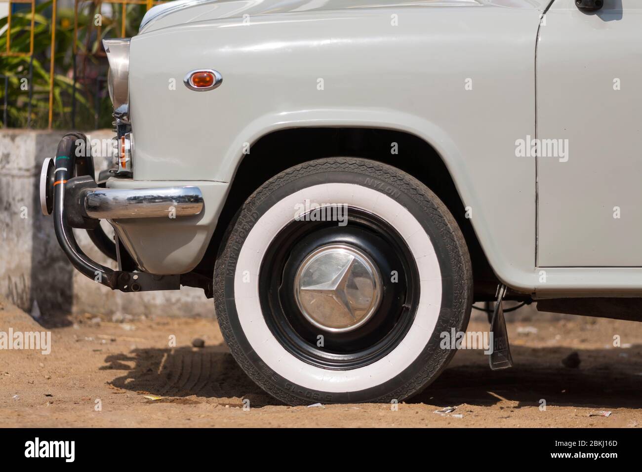 India, Gujarat State, Mandvi, Ambassador brand taxi, wheel detail, first automobile made in India, by Hindustan Motors, from 1958 to 2014 Stock Photo