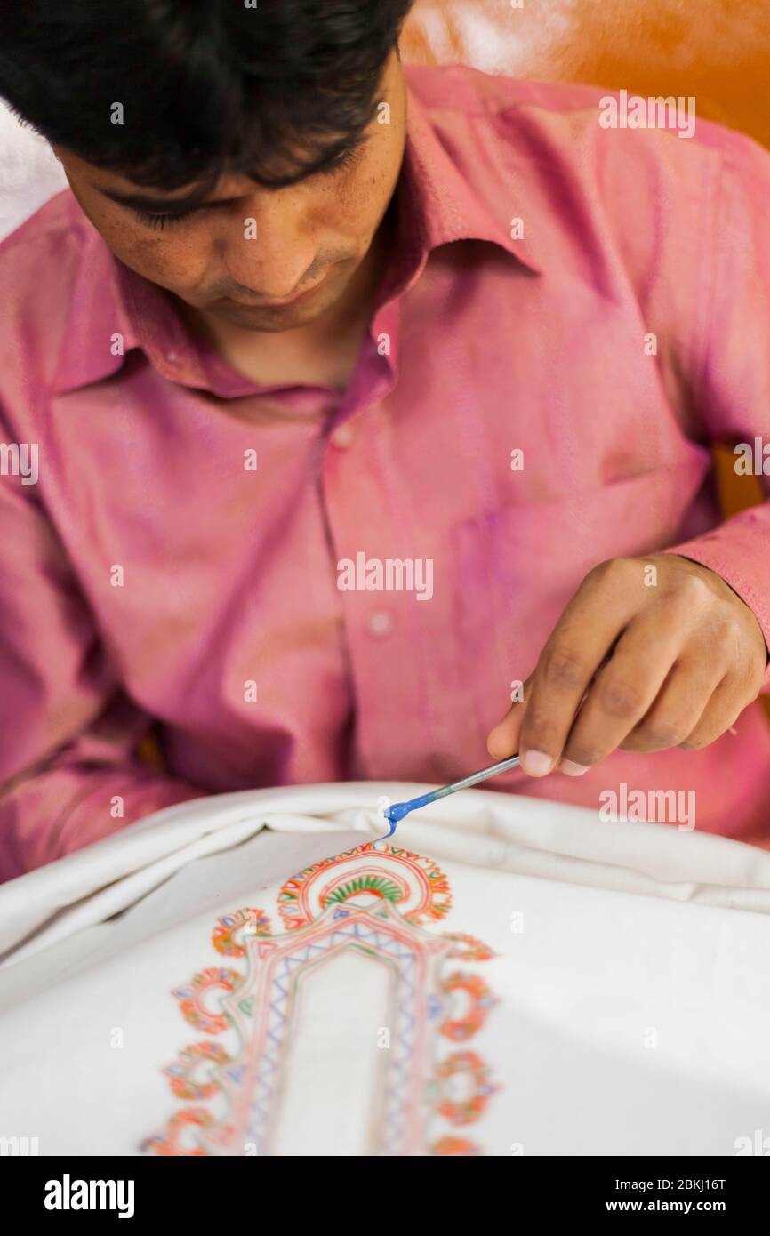 India, Gujarat State, Kutch region, Jhura village, near Bhuj, embroiderer craftsman of the Jat community Stock Photo