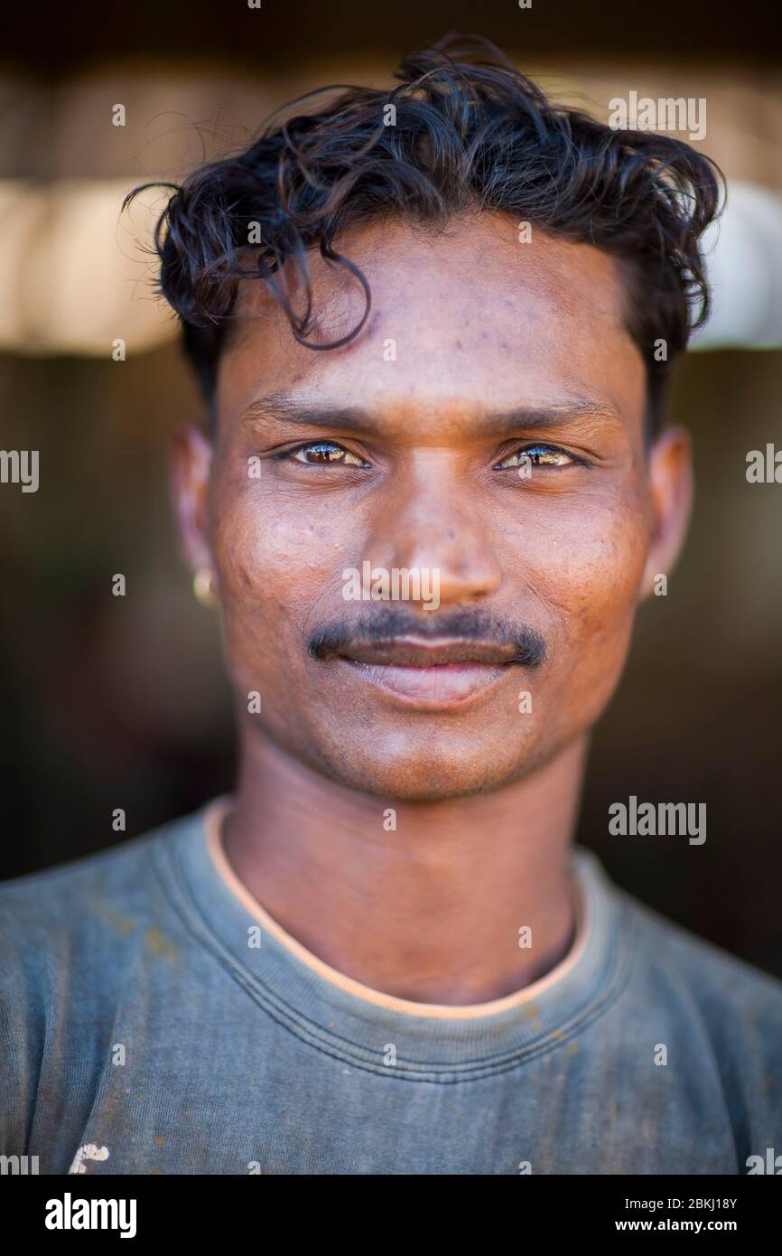 India, Gujarat State, near Bhavnagar, Alang shipyards, portrait of a worker with an intense look Stock Photo