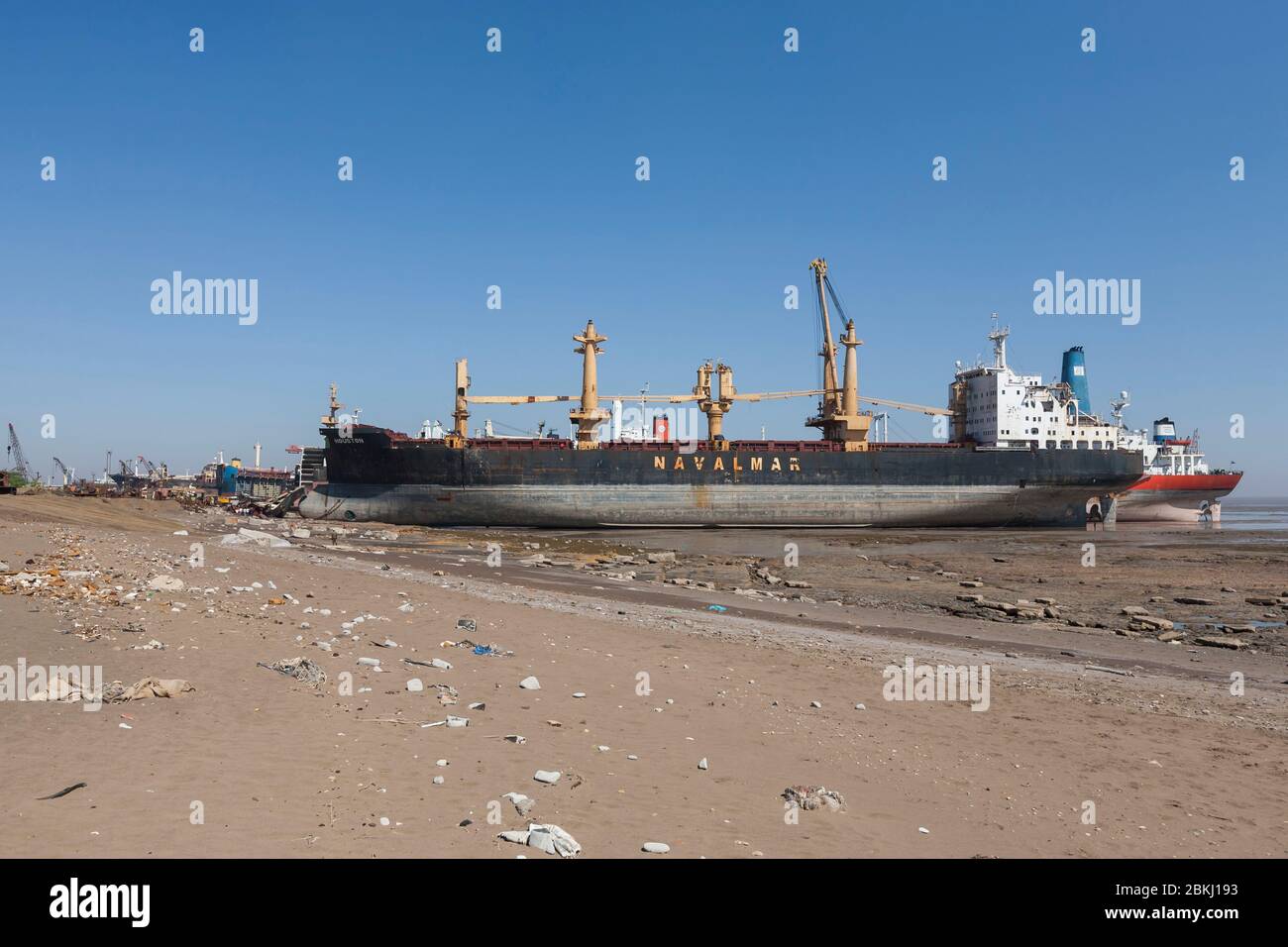 India, Gujarat State, near Bhavnagar, Alang shipyards, beach used to dismantle reformed ships Stock Photo
