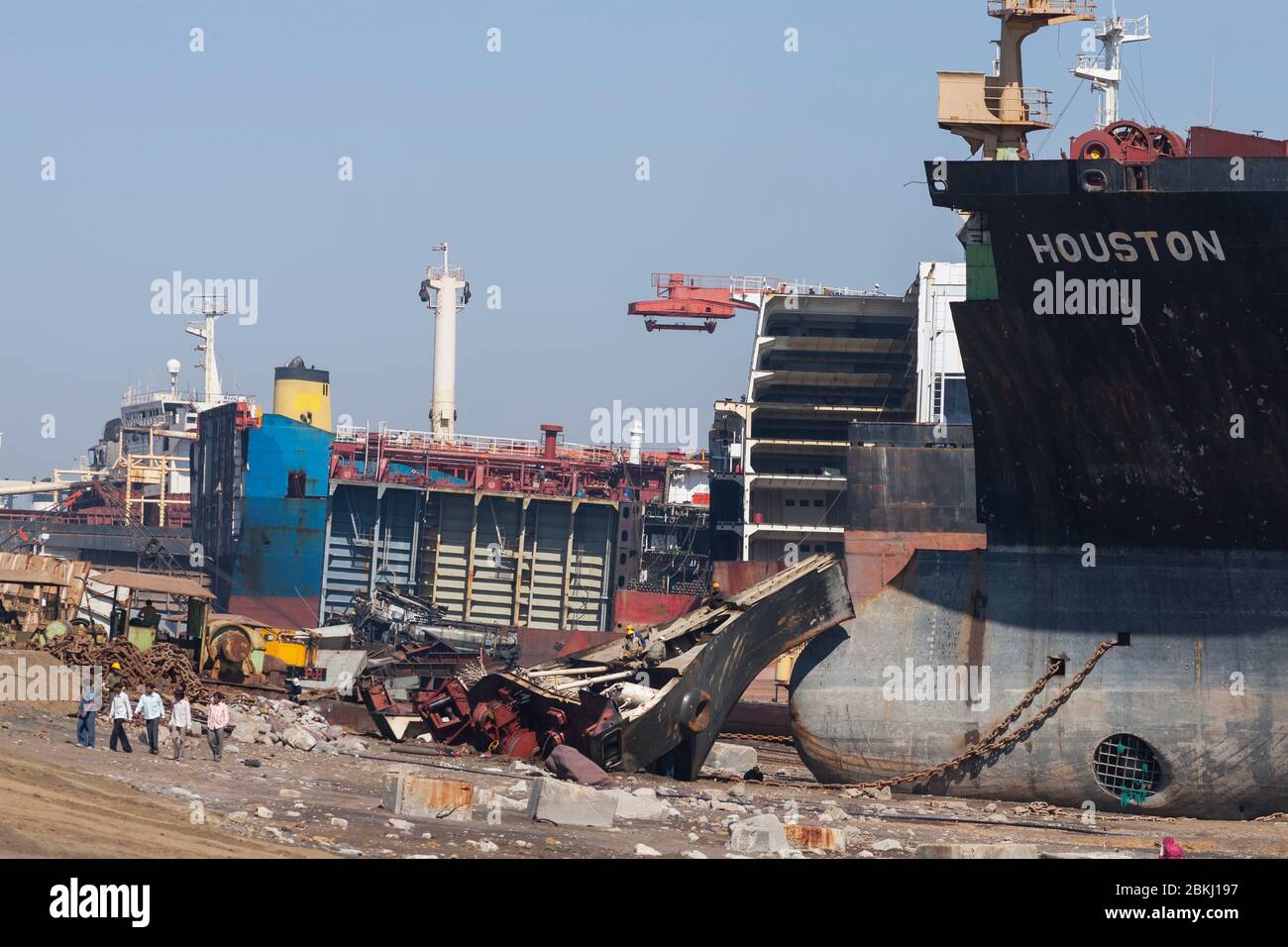 India, Gujarat State, near Bhavnagar, Alang shipyards, beach used to dismantle reformed ships, men at work Stock Photo