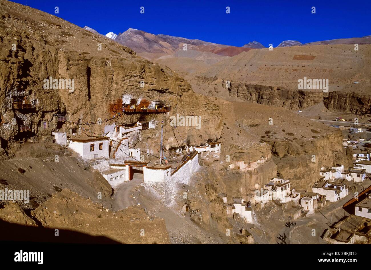 China, western Tibet, Ngari province, Ali Shiquane, Kingdoms of Guge, Zhanzhung culture, Purang or Taklakot, Tsegu rock monastery, literally the nine-story temple, dominating the cave dwellings of the ancient caravan city at the crossroads of trade routes between Tibet, China, India and Nepal Stock Photo
