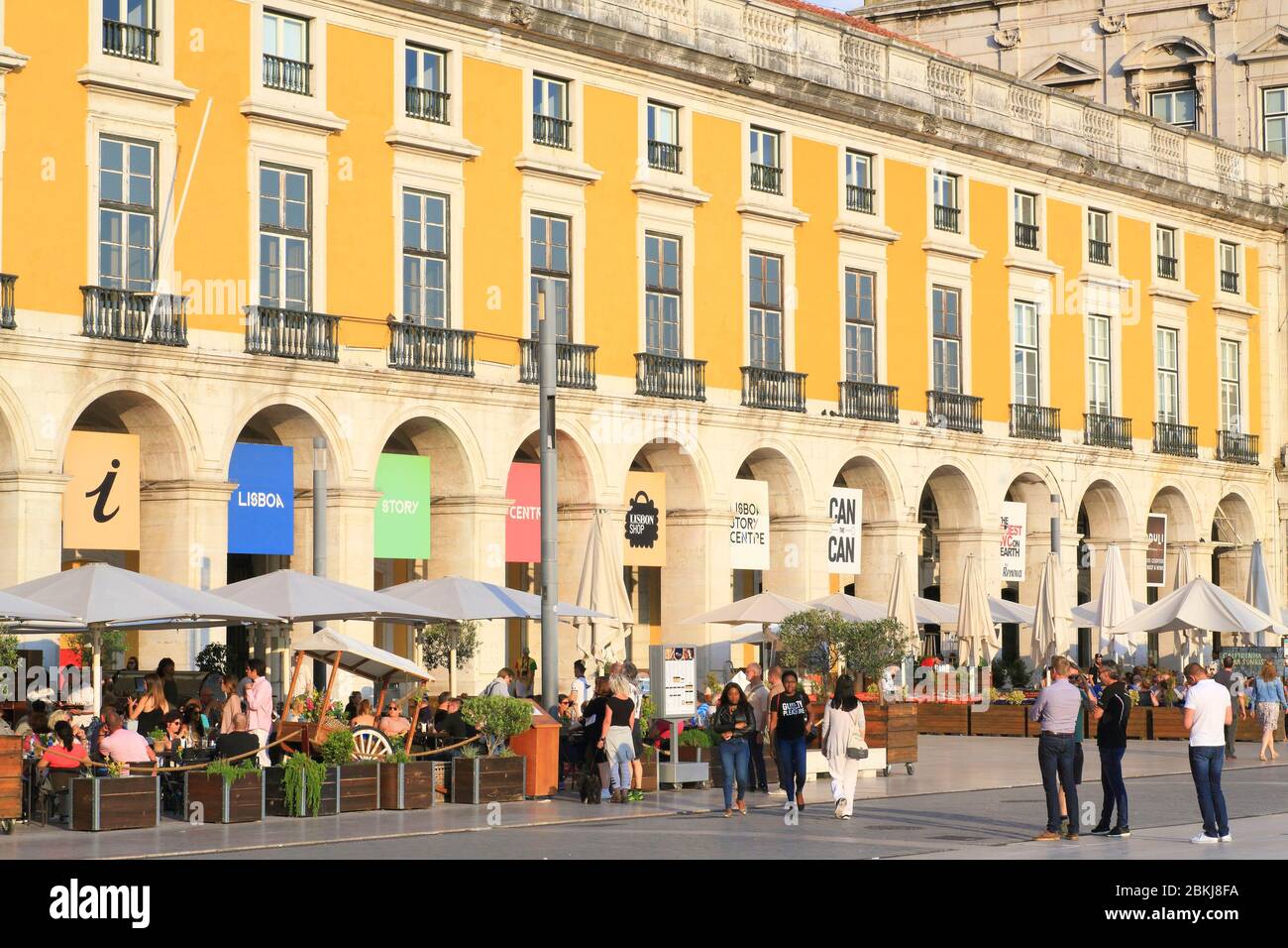 Portugal, Lisbon, Baixa, Praça do Comércio Square), café