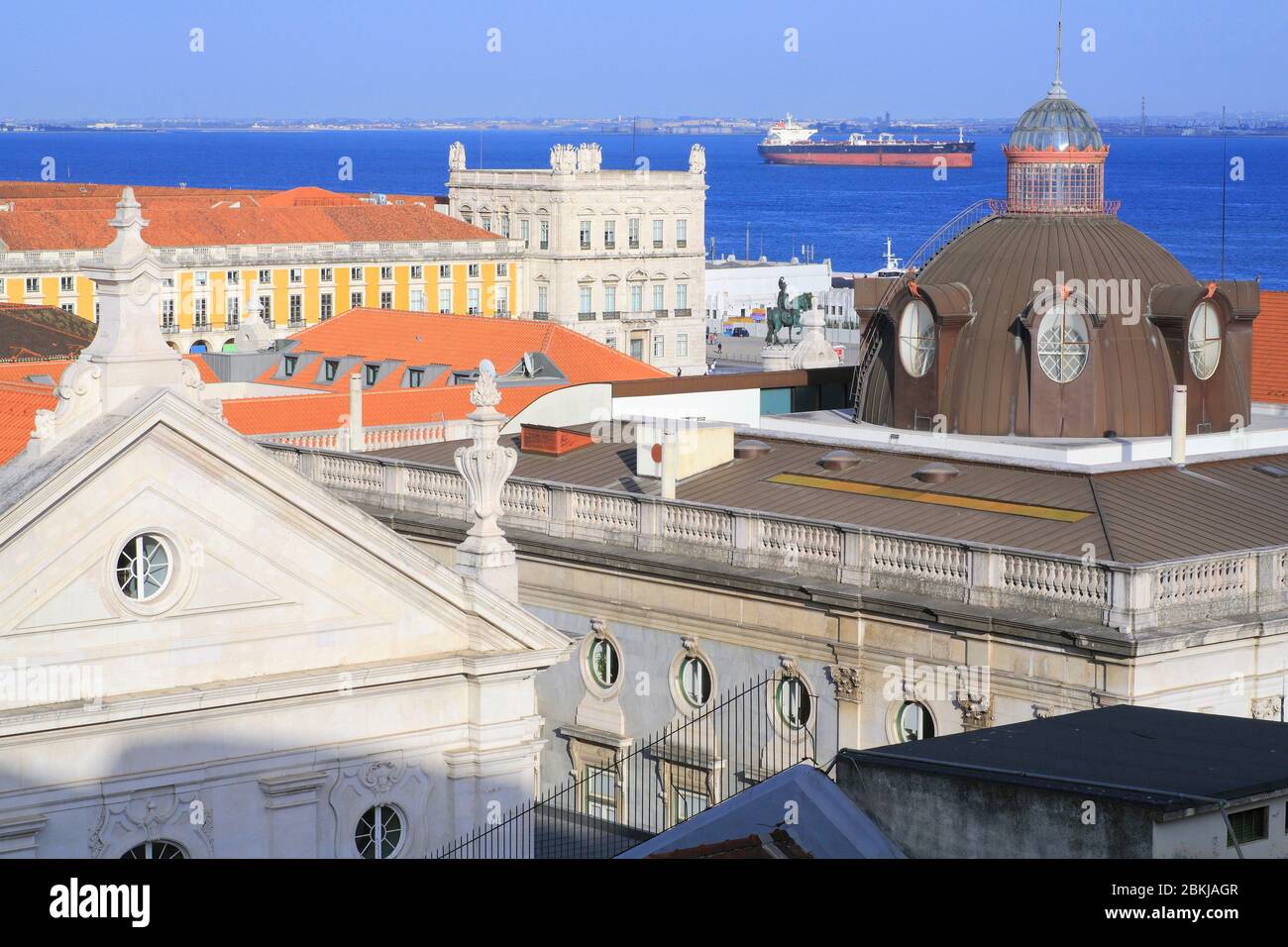 Portugal, Lisbon, Baixa, view of the Currency Museum (left), the Town Hall (right) and in the background the Praça do Comércio and the Tagus Stock Photo