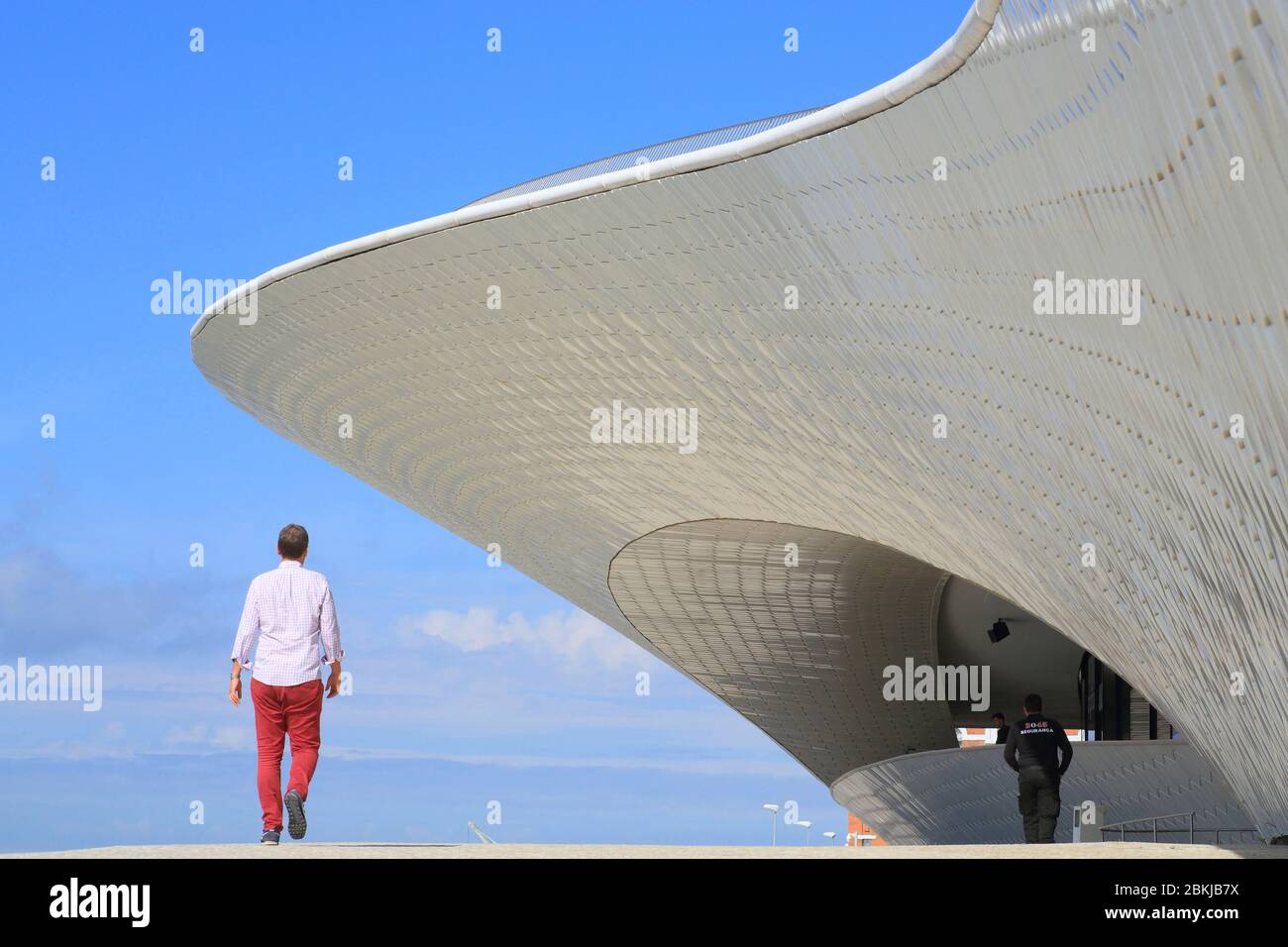 Portugal, Lisbon, Belém, MAAT (Museum of Art, Architecture and Technology or Museu de Arte, Arquitetura e Tecnologia) inaugurated in 2016 and designed by the British architect Amanda Levete Stock Photo
