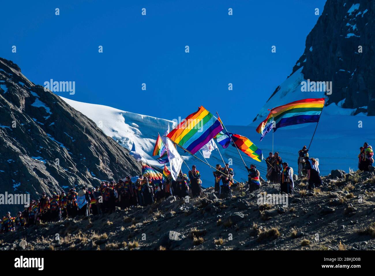 Peru, Cusco, Mahuayani, Cordillera de Sinakara, pilgrimage of Qoyllur R'iti, triumphant descent of the brotherhoods from the glaciers to the sanctuary, brandishing the banners in the colors of the Tawantisuyu, the ancient Inca empire Stock Photo