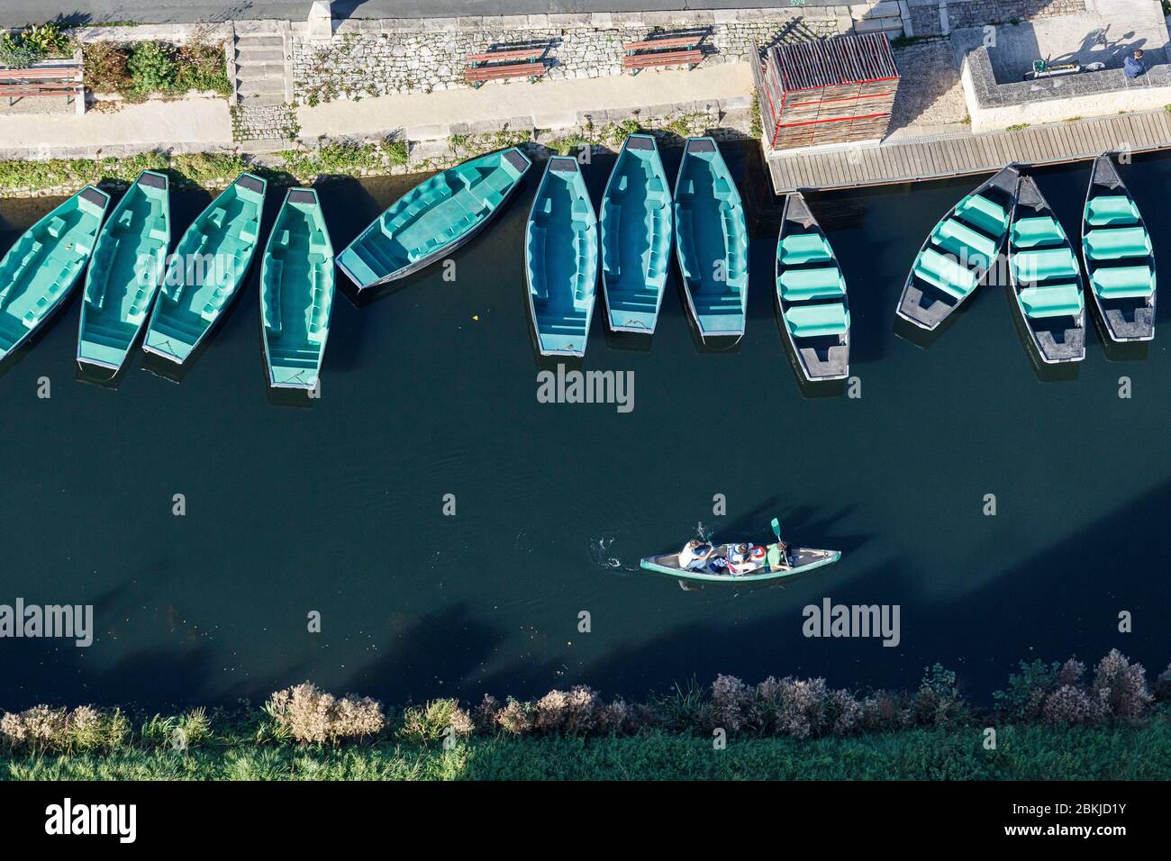 France, Deux Sevres, Coulon, boat trip on la Sevre NIortaise river (aerial view) Stock Photo