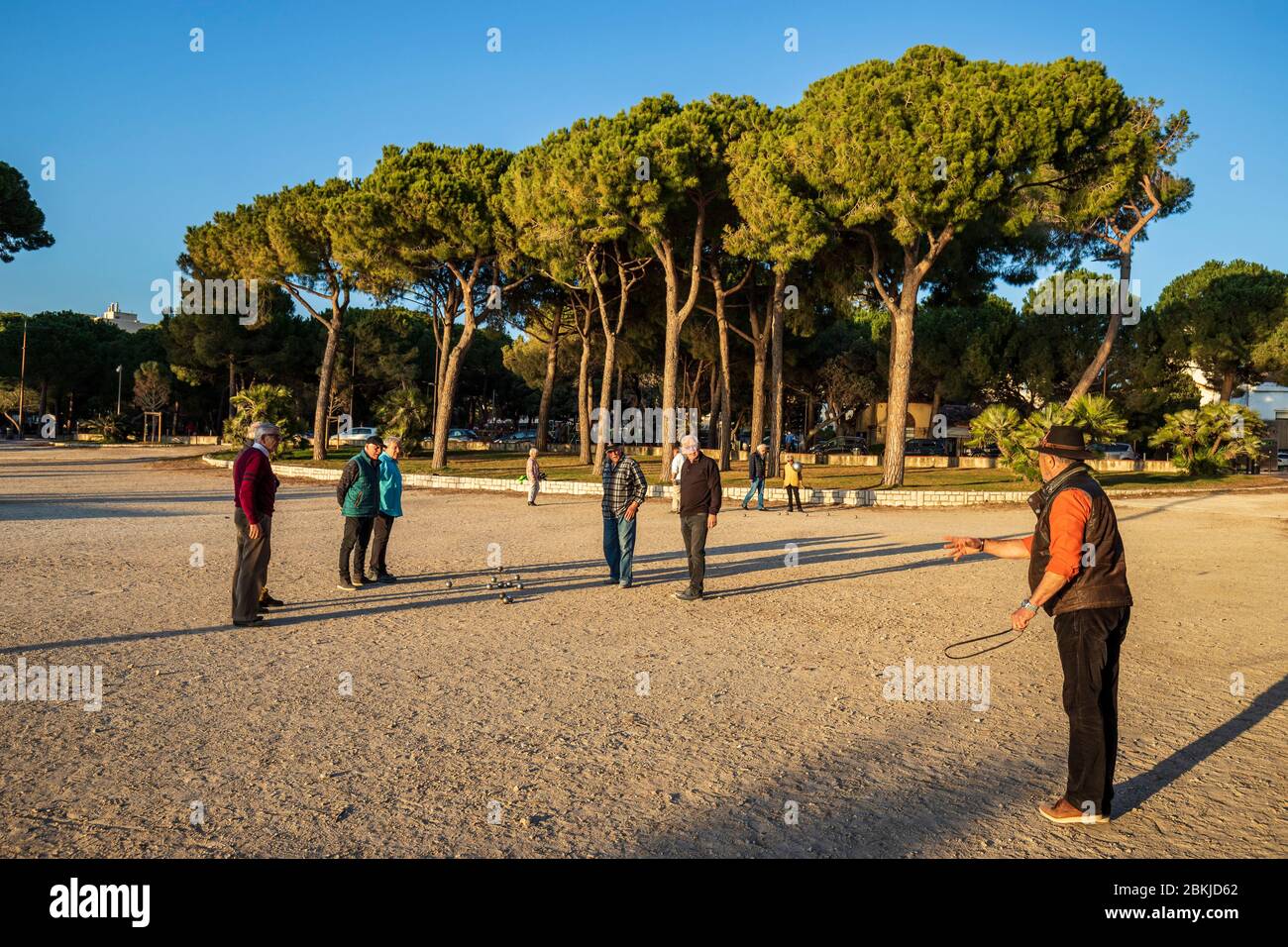 France, Alpes-Maritimes, Antibes, Juan-les-Pins, square Frank Jay Gould, game of pétanque or lawn bowling Stock Photo