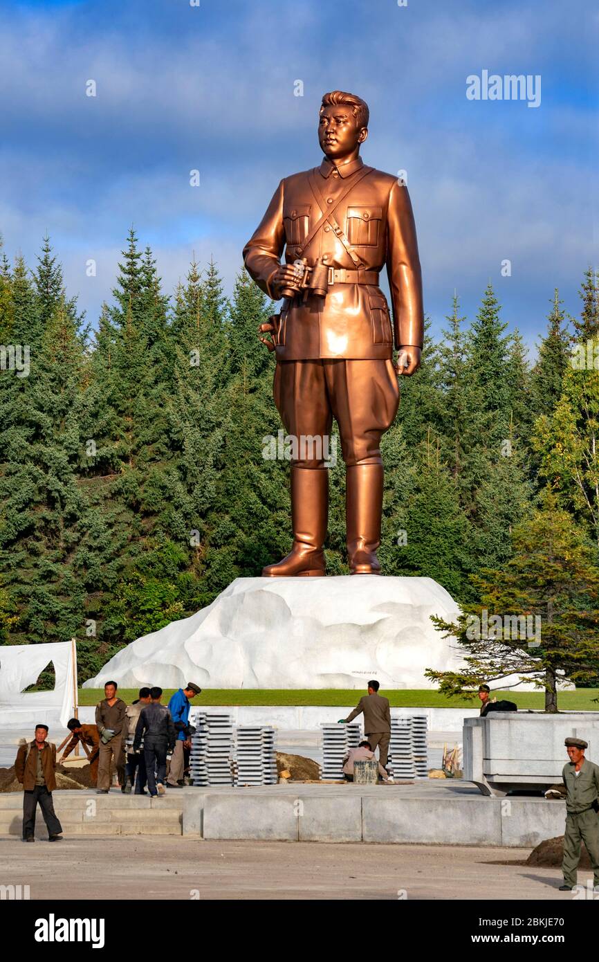 North Korea, Samjiyon, the Samjiyon Grand Monument, statue of President Kim Il Sung young, restoring and improving the site Stock Photo