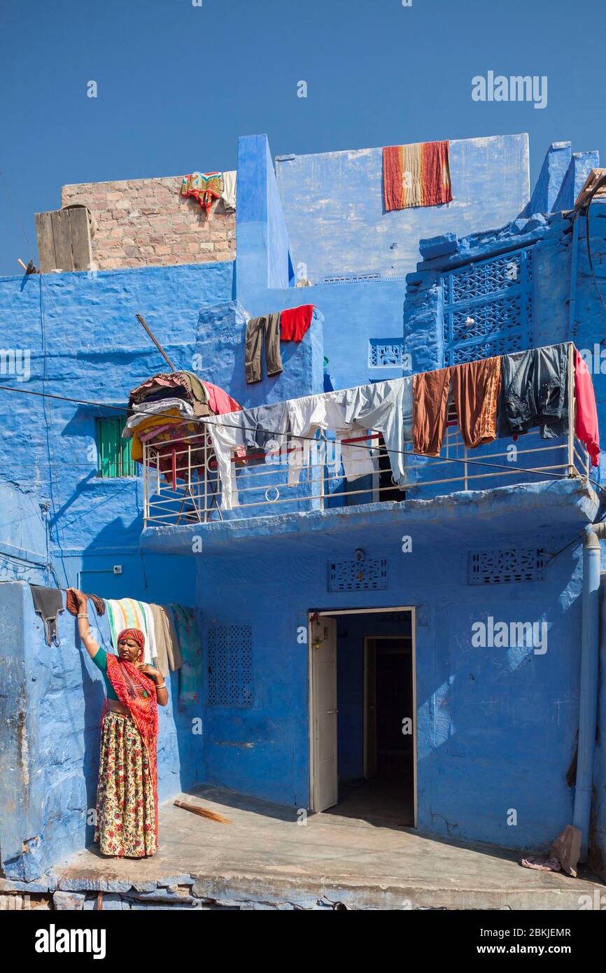 India, Rajasthan, Jodhpur, young woman in front of the facade of a blue house Stock Photo