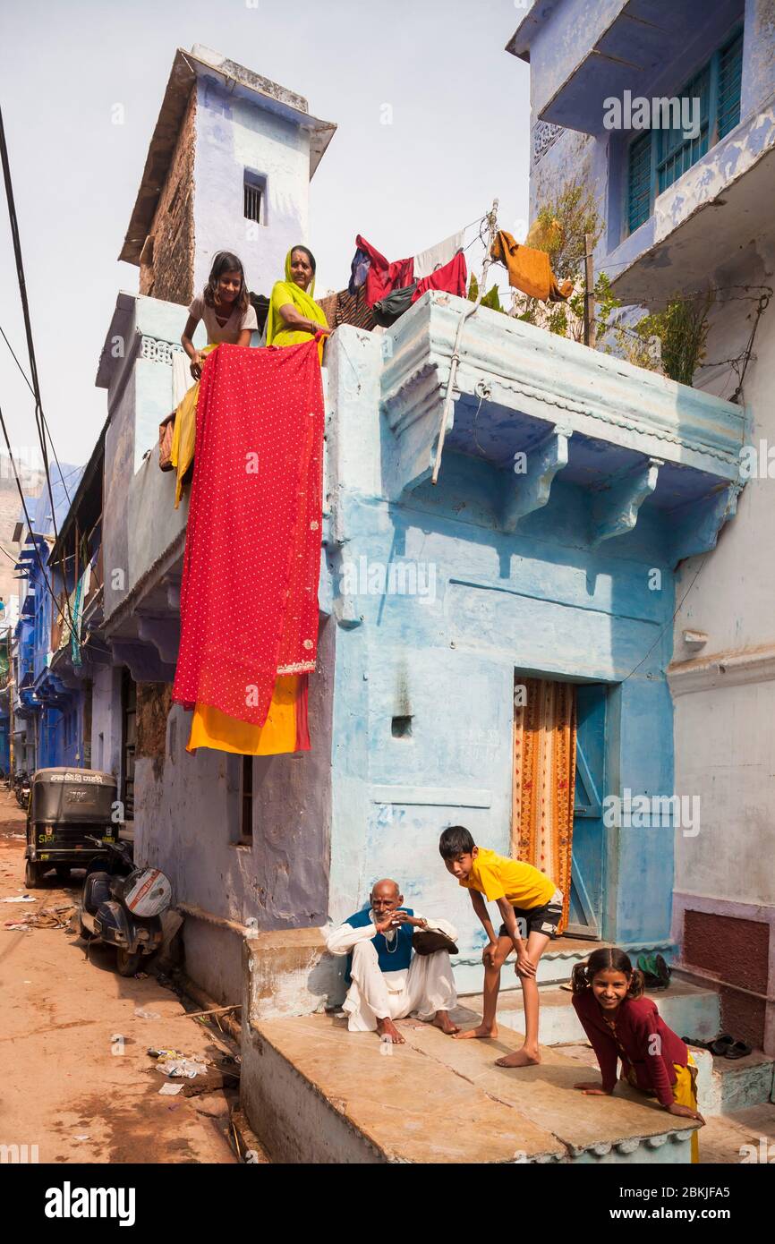 India, Rajasthan, Bundi, family in front of blue house Stock Photo