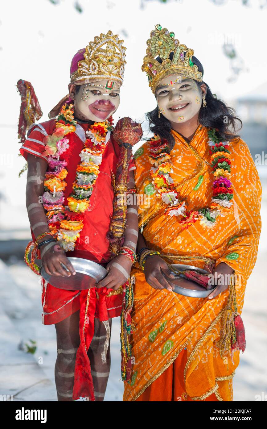 India, Rajasthan, Udaipur, two children disguised as Hanuman and Sita Stock Photo