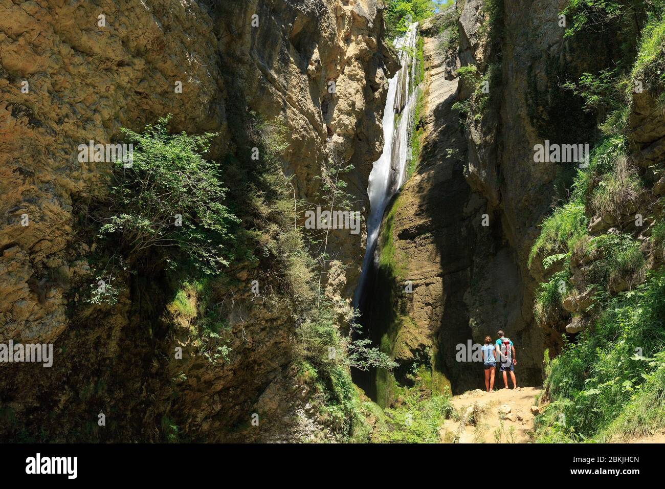 France, Drome, Vercors Regional Natural Park, Plan de Baix, La Druise waterfall, La Gervanne river, hike with La Pensee Sauvage, Detox center Stock Photo