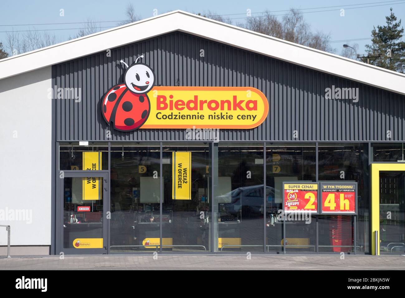 Biedronka (ladybug) owned by Portuguese company Jeronimo Martins is the  largest chain of no frills supermarkets in Poland. Its main competitor in  Pola Stock Photo - Alamy