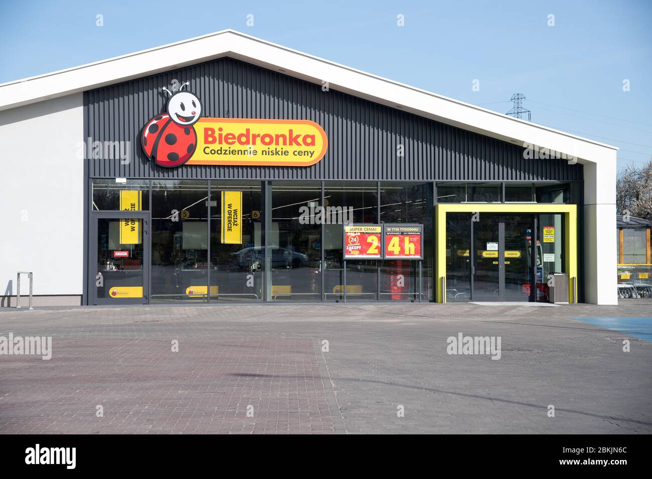 Biedronka (ladybug) owned by Portuguese company Jeronimo Martins is the  largest chain of no frills supermarkets in Poland. Its main competitor in  Pola Stock Photo - Alamy