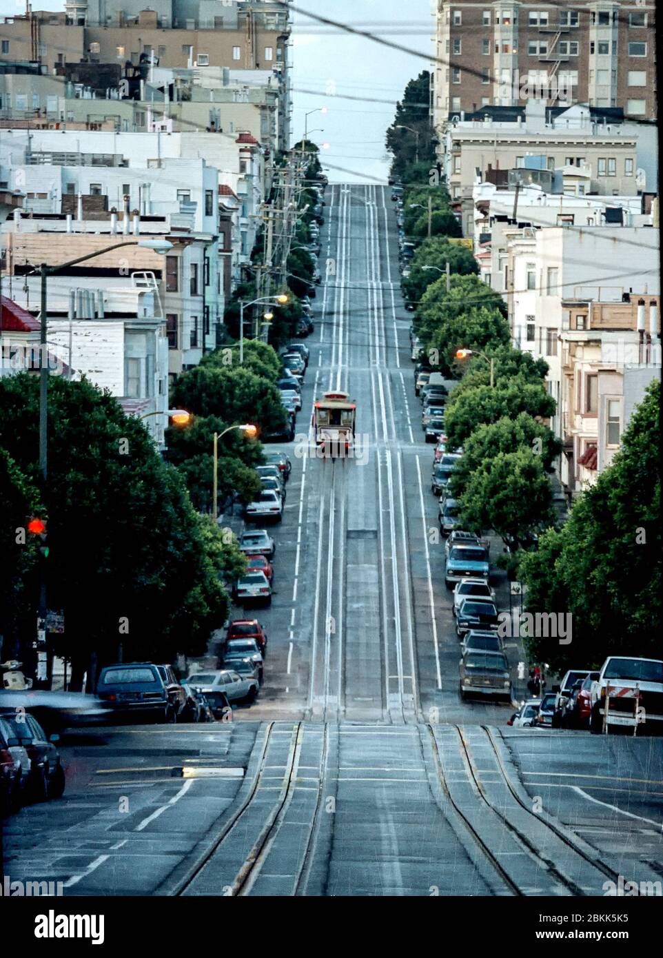 Long empty city street hi-res stock photography and images - Alamy