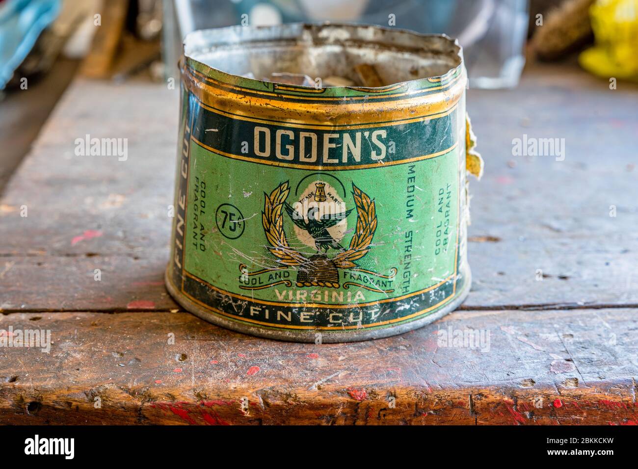 ogdens tobacco Ogdens tobacco tin hi-res stock photography and images