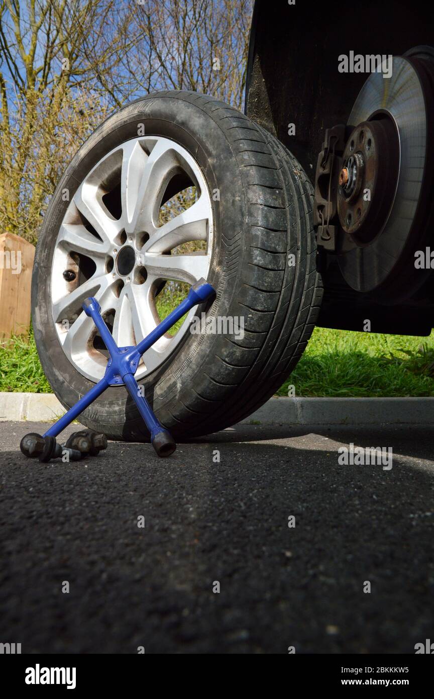Tire change with aluminum rim and spare tire following a puncture, with