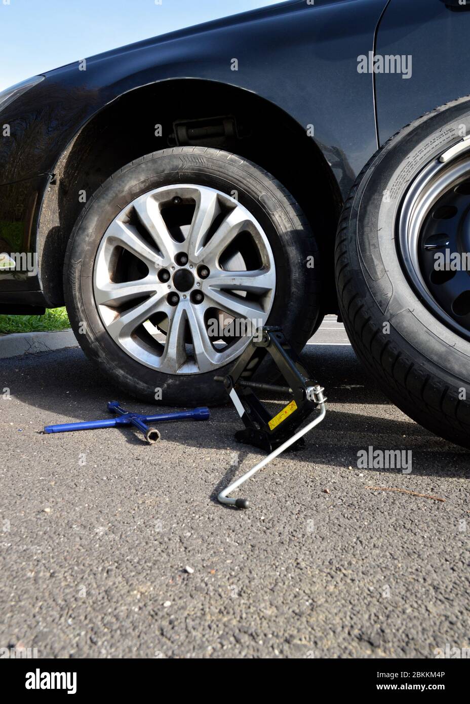 Tire change with aluminum rim and spare tire following a puncture, with