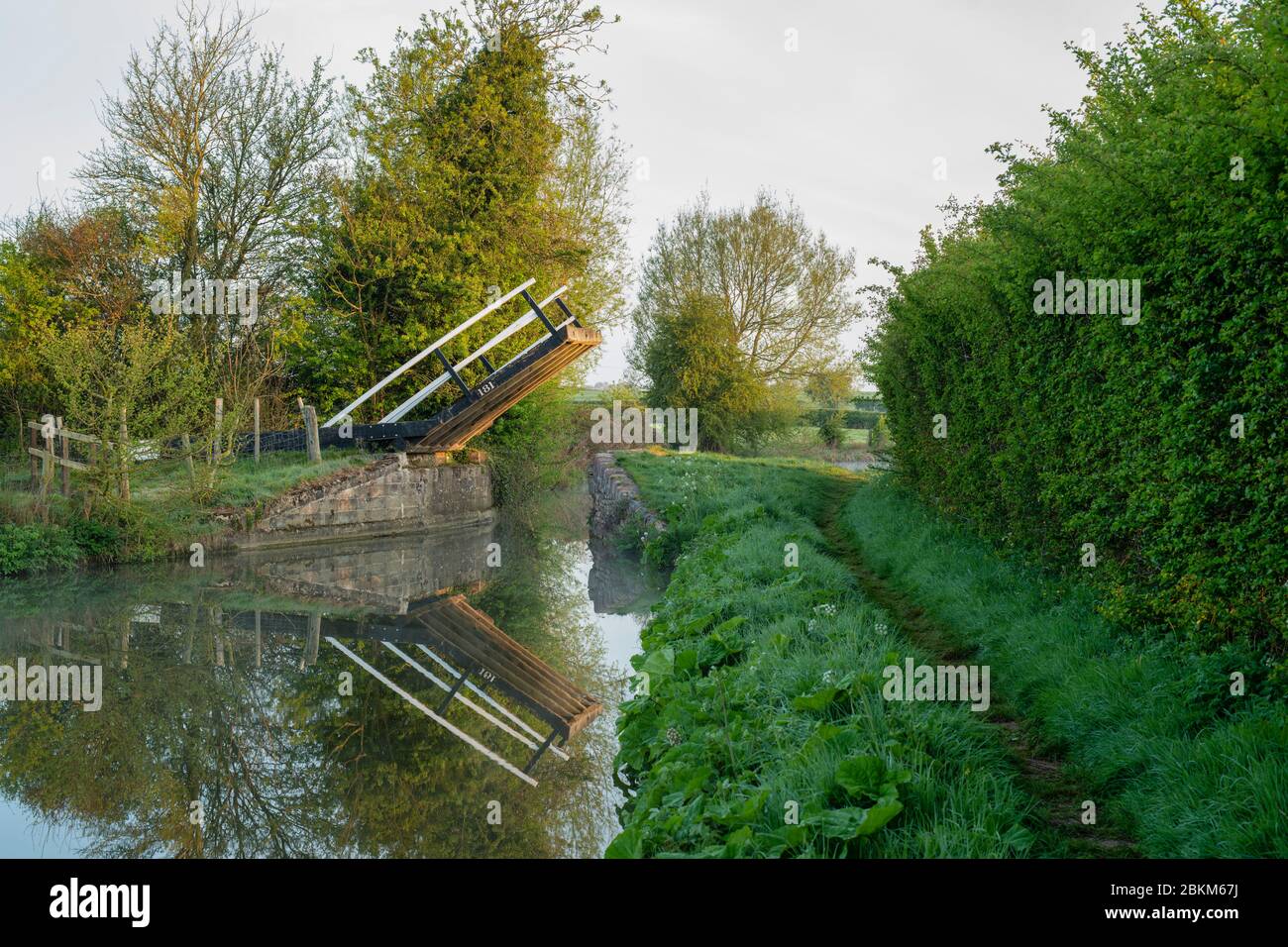 Draw bridge on the Oxford Canal at sunrise. Near Kings Sutton, Northhamptonshire, England Stock Photo