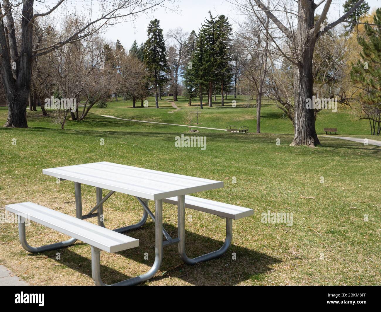 Picnic table in city park hi-res stock photography and images - Alamy