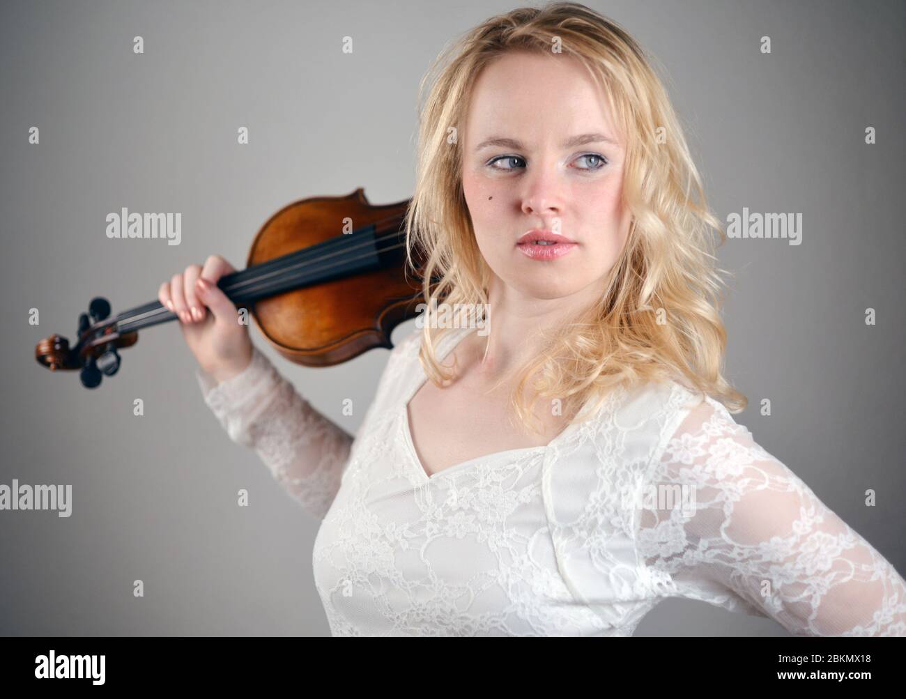 Woman hold a violin instrument on her shoulder Stock Photo Alamy