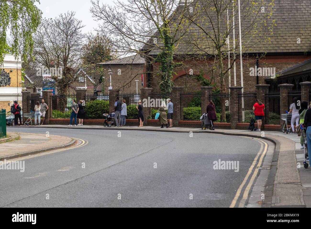 Long queue outside uk supermarket hi-res stock photography and images ...