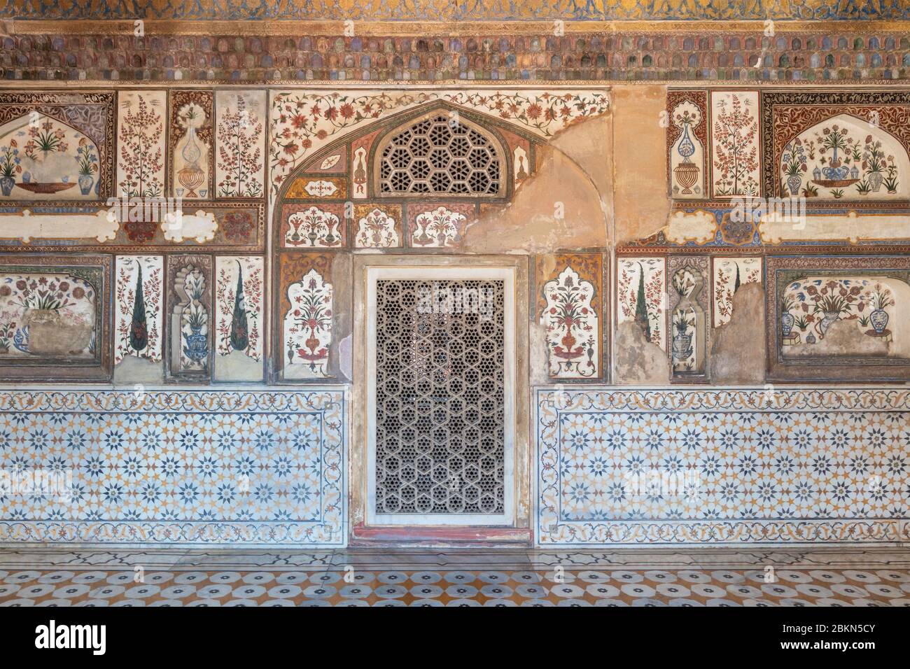 Itimad-ud-Daulah mausoleum interior, Baby Taj, 1628, Agra, Uttar Pradesh, India Stock Photo