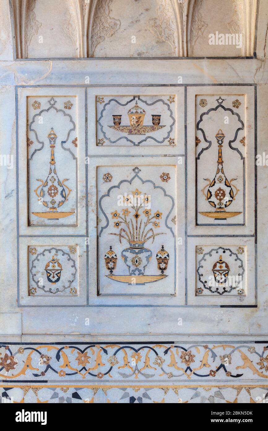 Itimad-ud-Daulah mausoleum interior, Baby Taj, 1628, Agra, Uttar Pradesh, India Stock Photo